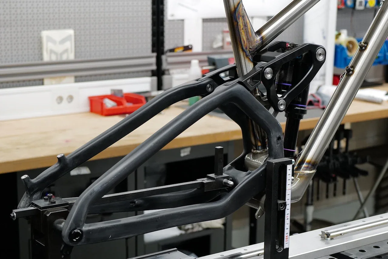 shan-6-enduro-frame-steel-carbon-swingarm.jpg.webp