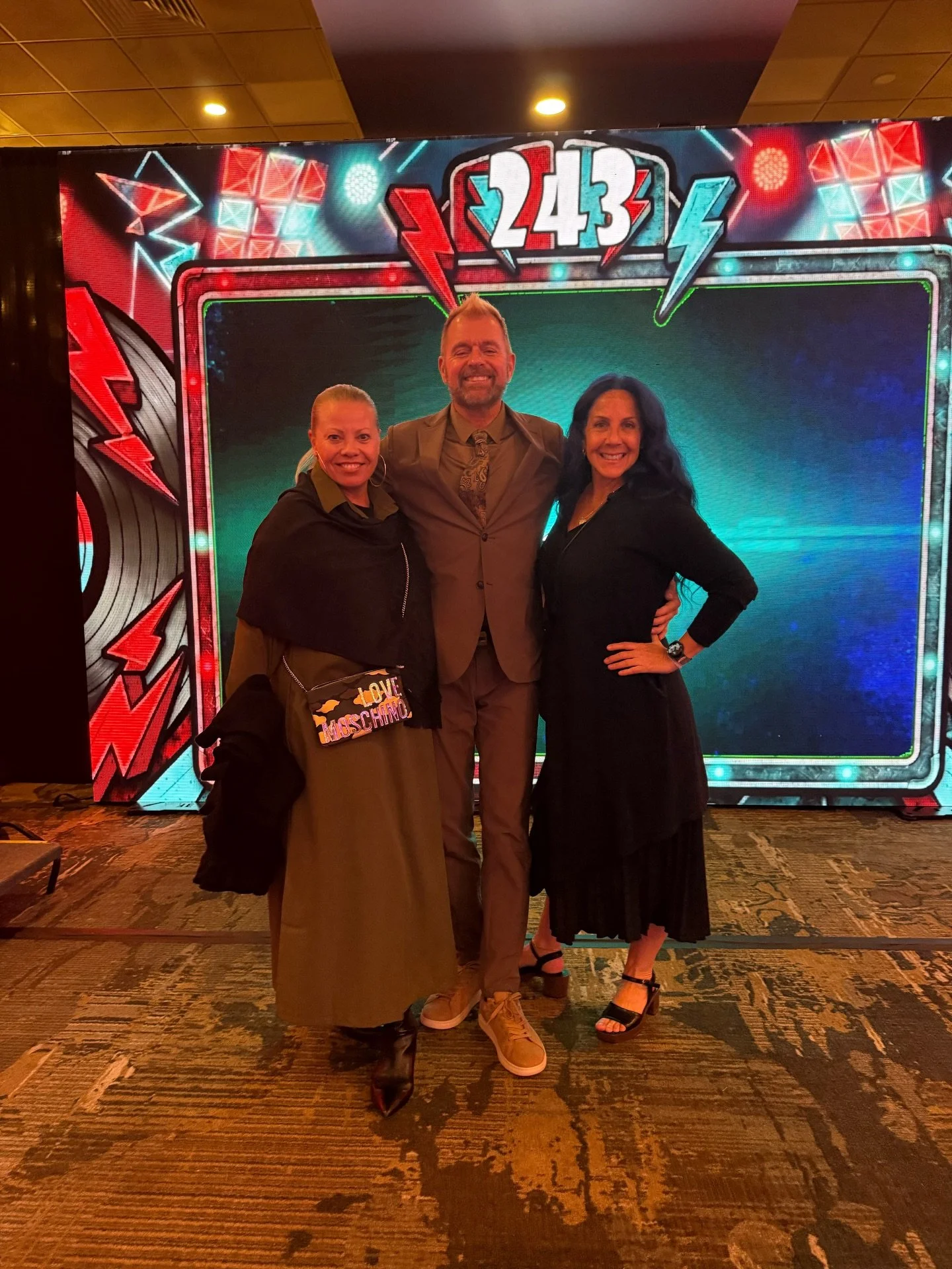 Last week judging @dancenorthcoast was such a blast. Seeing all these dance community friends from Sam, Gigi, Nathan, and beyond was fulfilling and everyone was so welcoming! The Elton John theme night was spectacular. 🤠⭐️🤩👩&zwj;🎤🧑&zwj;🎤 We enj