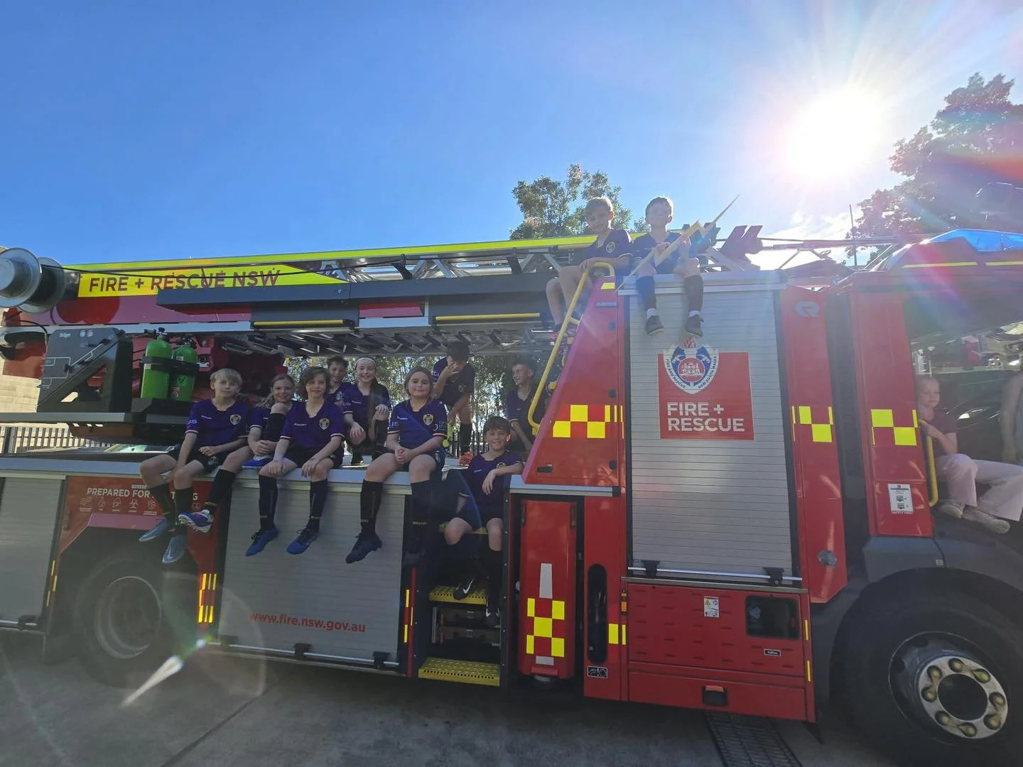 On Monday morning ABH United&rsquo;s U11 Thunderbolts celebrated their heroic comeback in style with some other local heroes 🚒 💜

#PlayUNITED 💜🖤