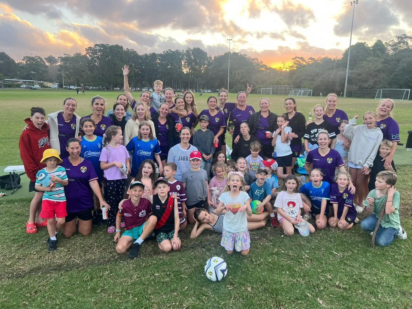 WAL4A&hellip; what a great way to celebrate Mother&rsquo;s Day last weekend &mdash; playing football and celebrating with the kids! 💐⚽️

Life is good with plenty of laughs, football, and great memories made together.
#PlayUNITED 🖤💜 #MothersDay #Co