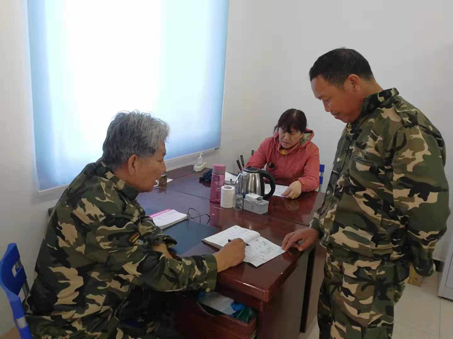 毛里塔尼亚当地时间2018年11月22日清晨，中国援毛里塔尼亚畜牧业技术示范中心迎来了第一头通过胚胎移植孕育的纯种荷斯坦犊牛，同时也是毛里塔尼亚首例胚胎移植奶牛，填补了毛里塔尼亚胚胎移植技术的空白。 (4).JPG