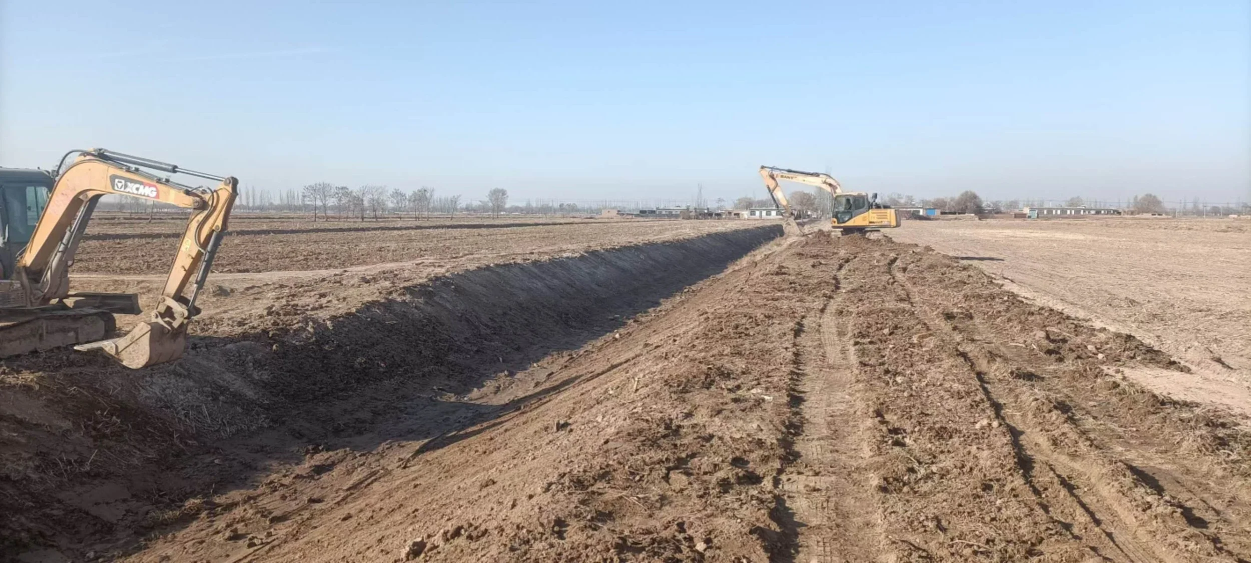 灌渠施工 (1).jpg