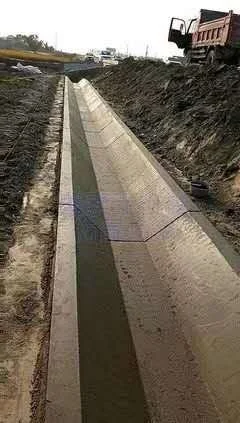 灌渠施工 (2).jpg