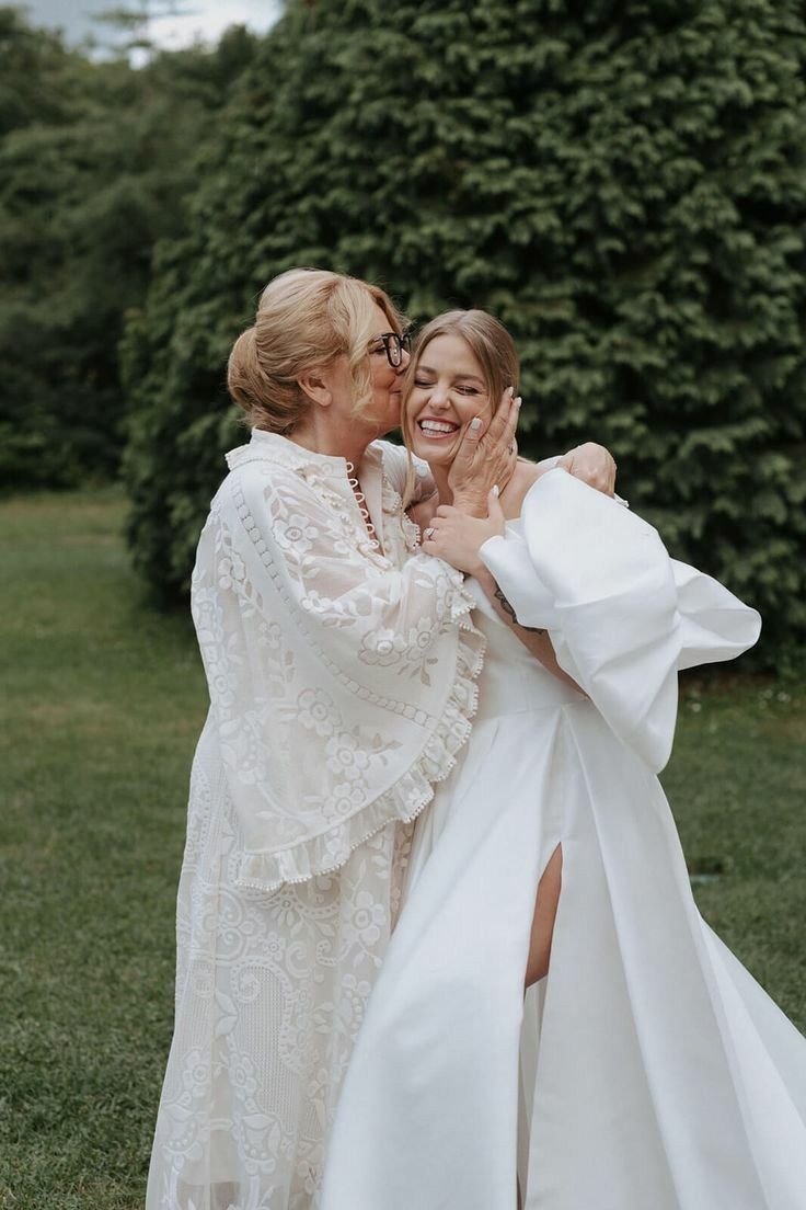 A Bride’s Guide to Managing Family Expectations During Planning