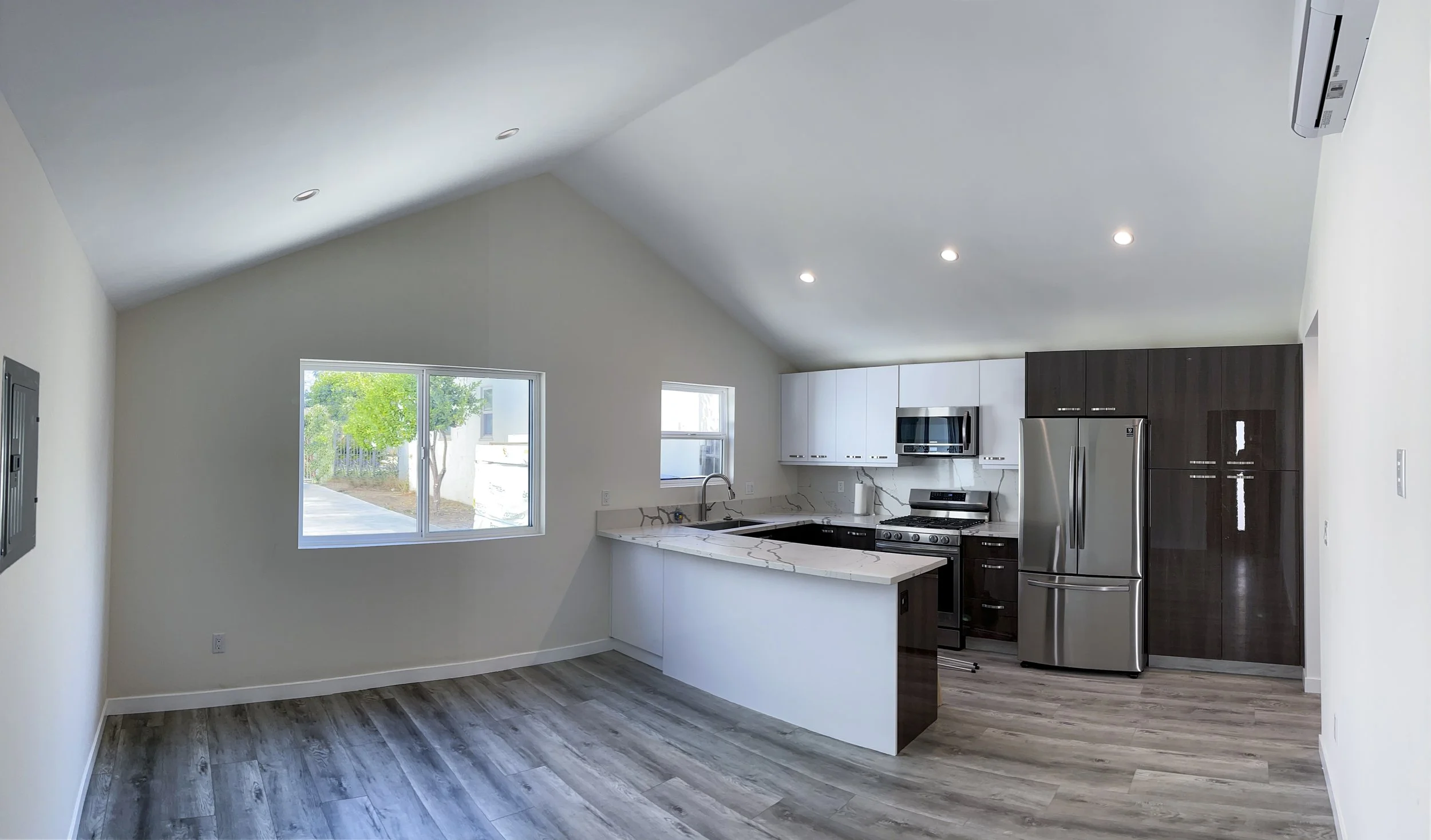 Burchett Ave - Pano_4.JPG