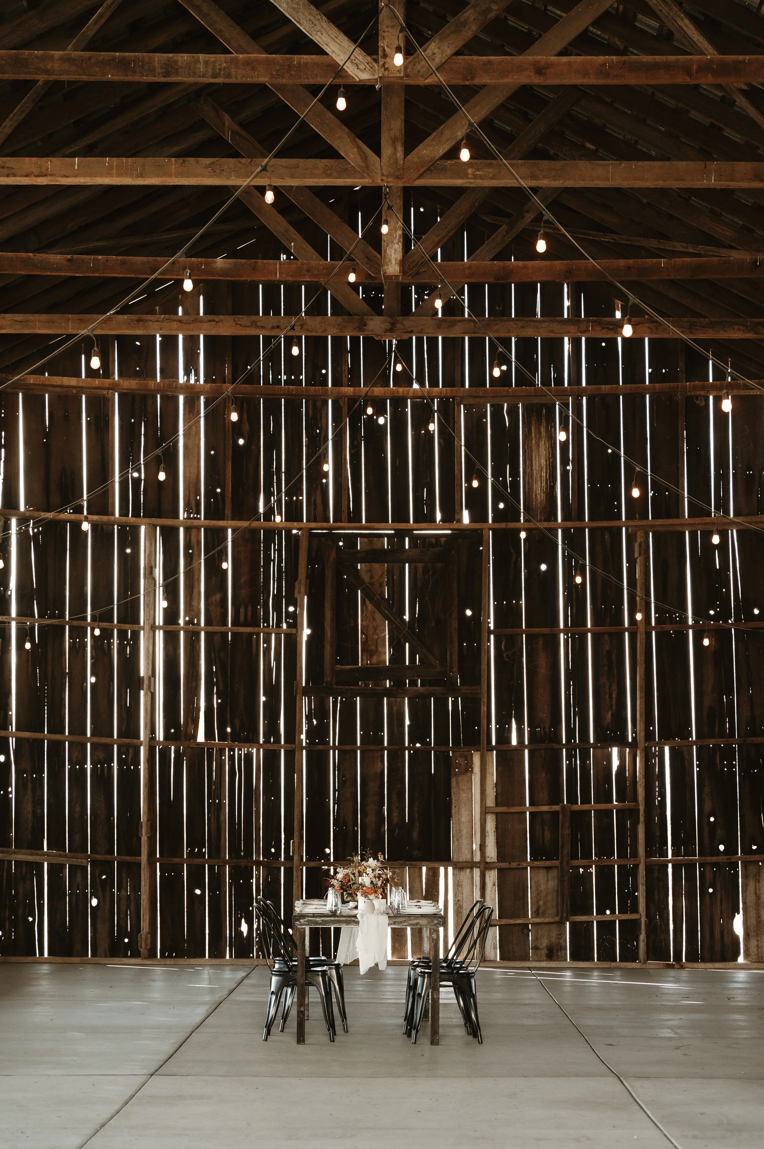 Rustic Elegance in the Barn