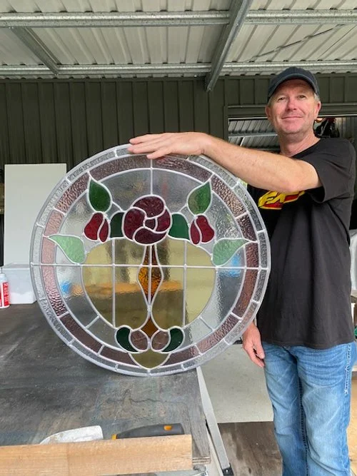 Oranssi carpenter using bench saw