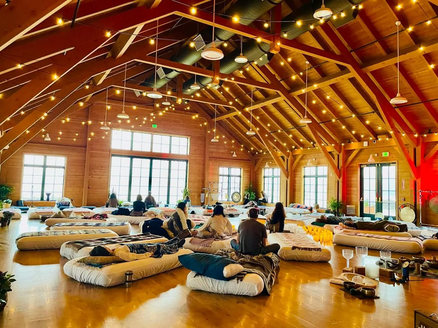 The 24 Hour Sound &amp; Stillness Equinox Immersion Was Pure Sonic Bliss🤍🔊

The practitioners showed up devoted, grounded, and fully in their heart space🌀💚

The space was filled with a vast landscape of frequencies throughout the entire 24 hours.