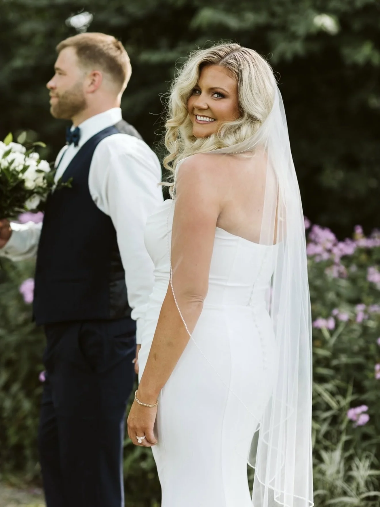 ⛪️🌿 Back down memory lane for this summer wedding! Congratulations to Stephanie she is such a beautiful soul 🤍 Katerina &amp; Angela over at @smithandco.photo captured these stunning shots! 

Photography: @smithandco.photo 
Venue: @cherrycreekweddi