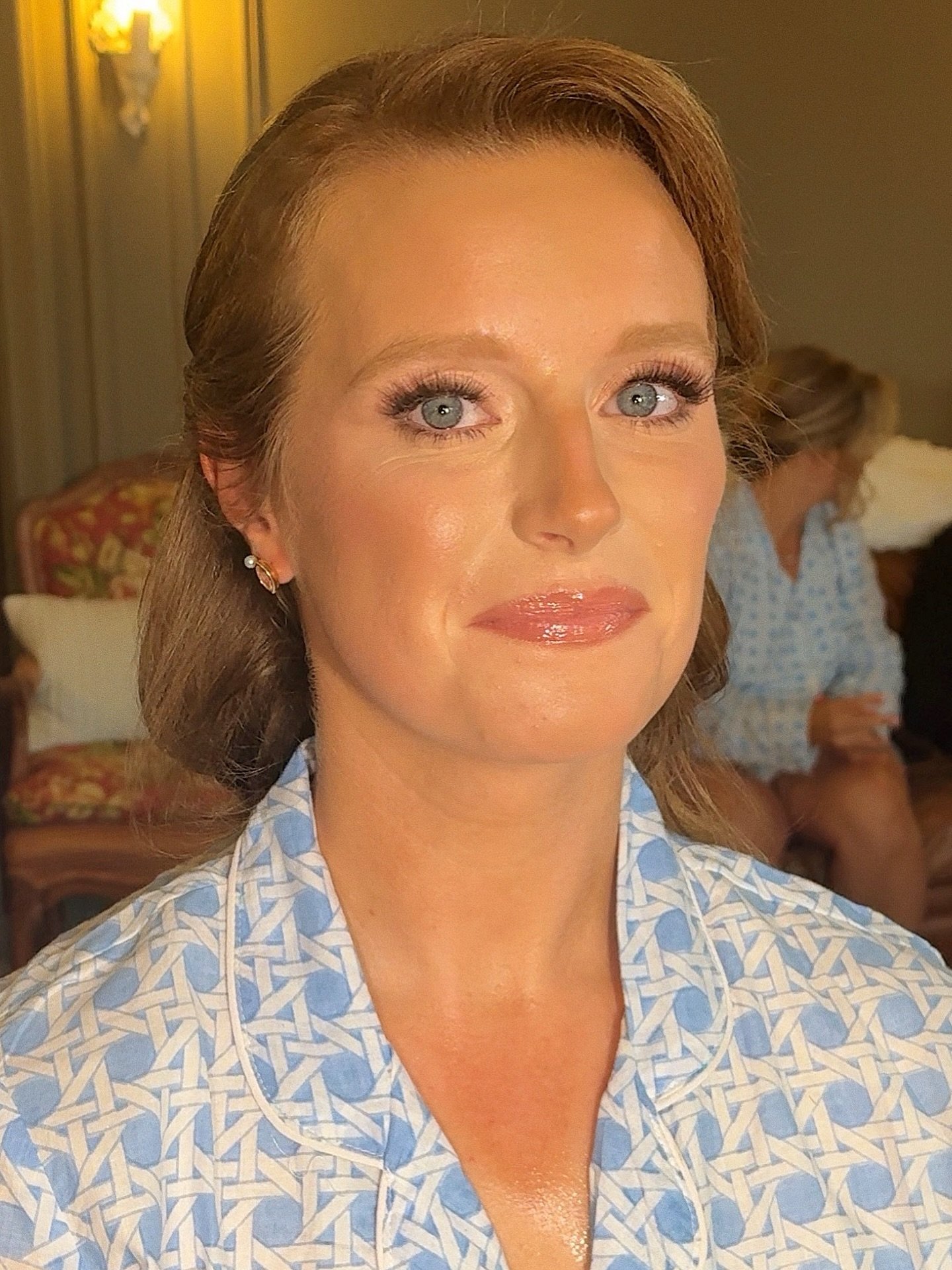 🎀 so femme - monochromatic makeup with touches of soft pink
Loved working with my girl @hair.by.elsa today! 👯&zwj;♀️