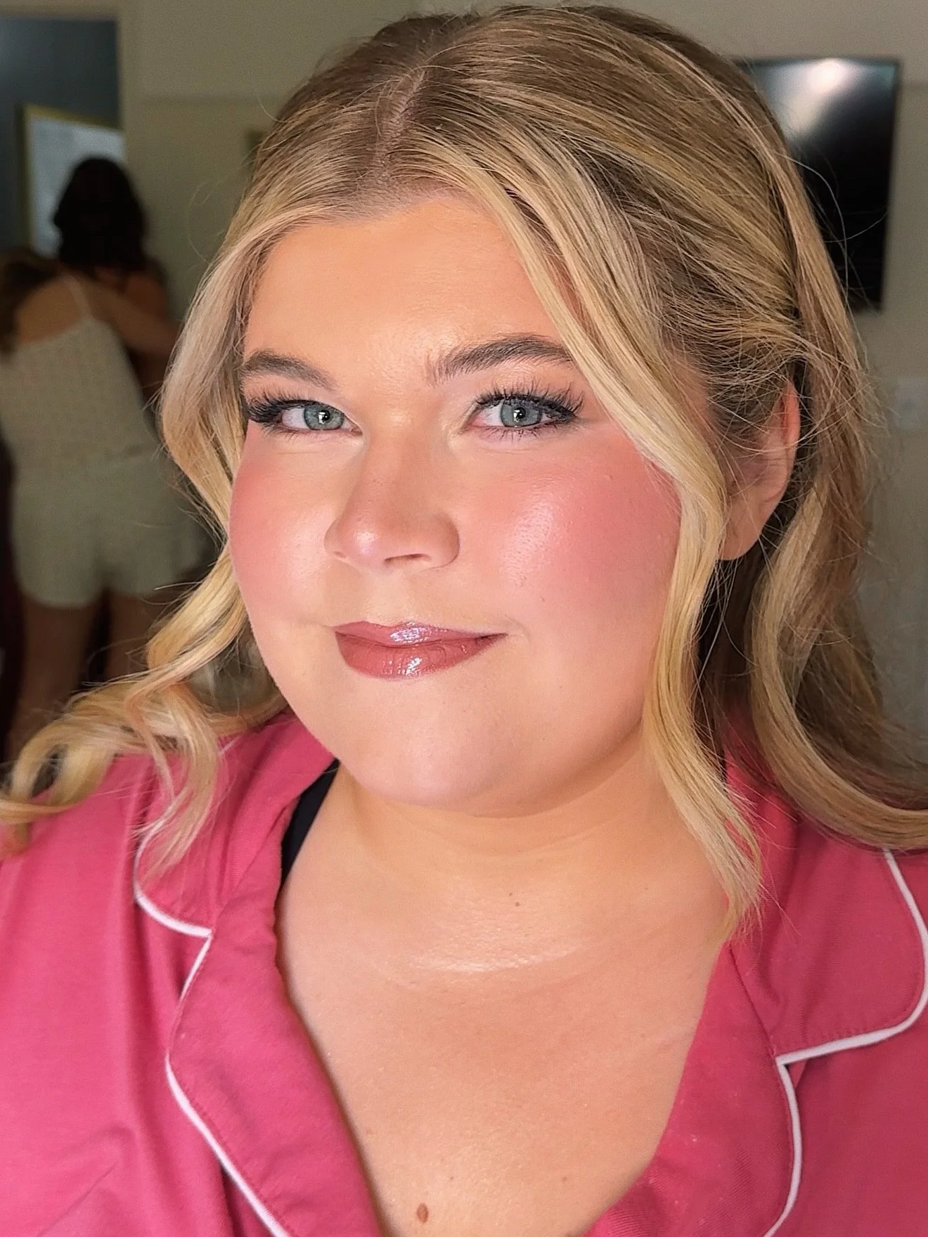 🩷🍓 sweet as can be 
Long wear lip + glowy pink cheeks for this sister of the bride!