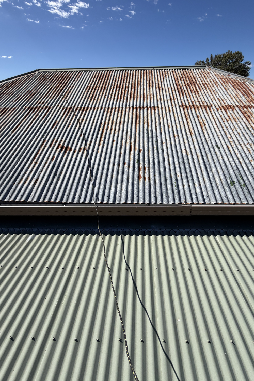 A rusty metal roof in Surat prior to painting.