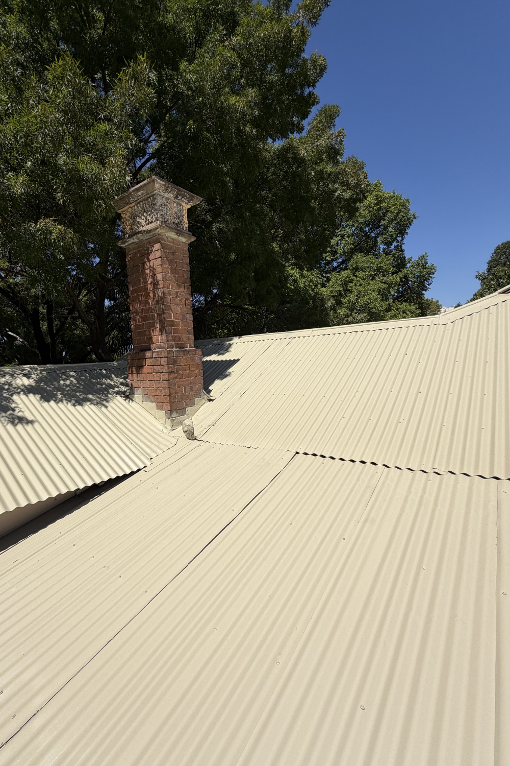 A freshly painted metal roof in Mungindi after painting cream.
