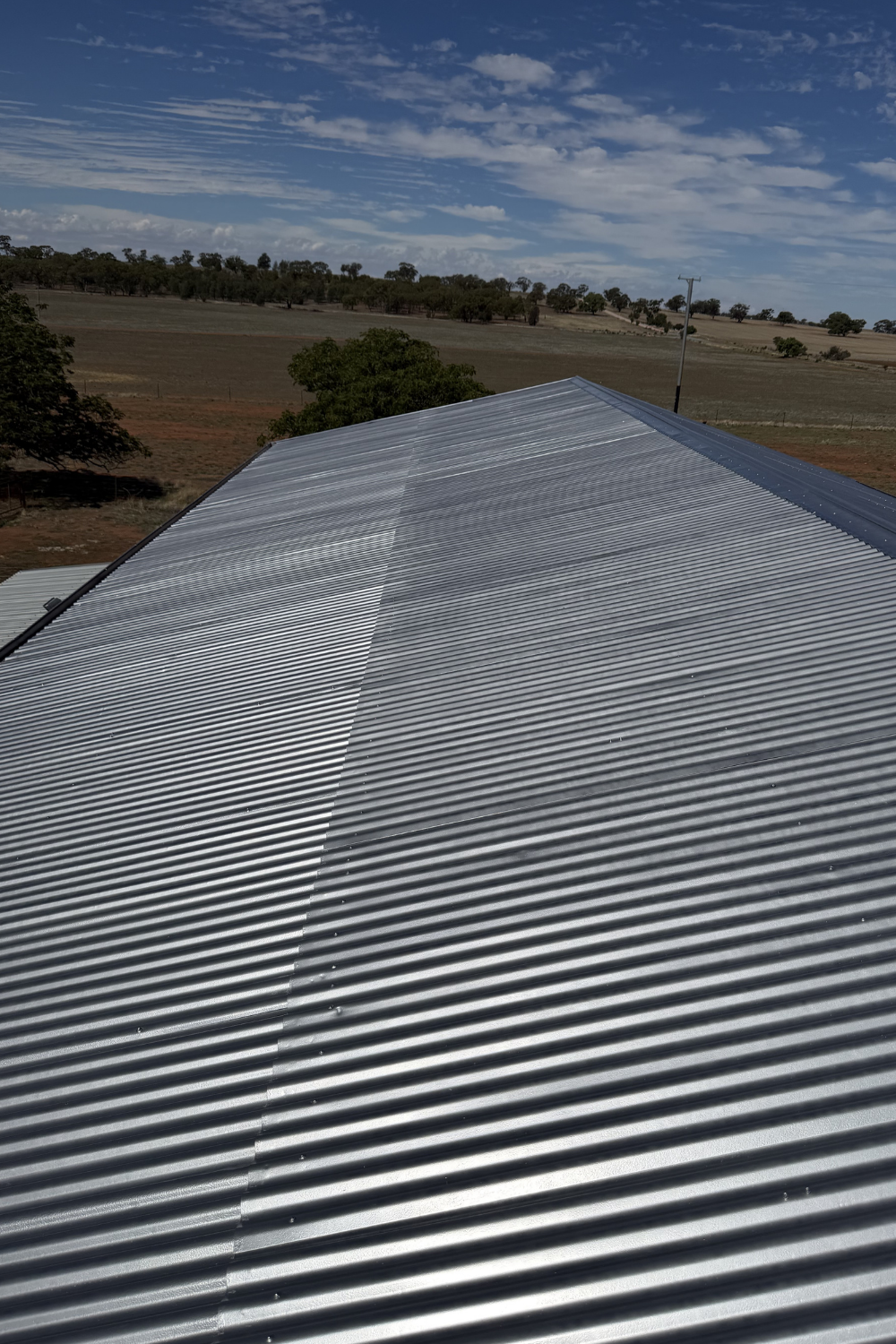 A freshly painted metal roof in Goovigen after painting grey.