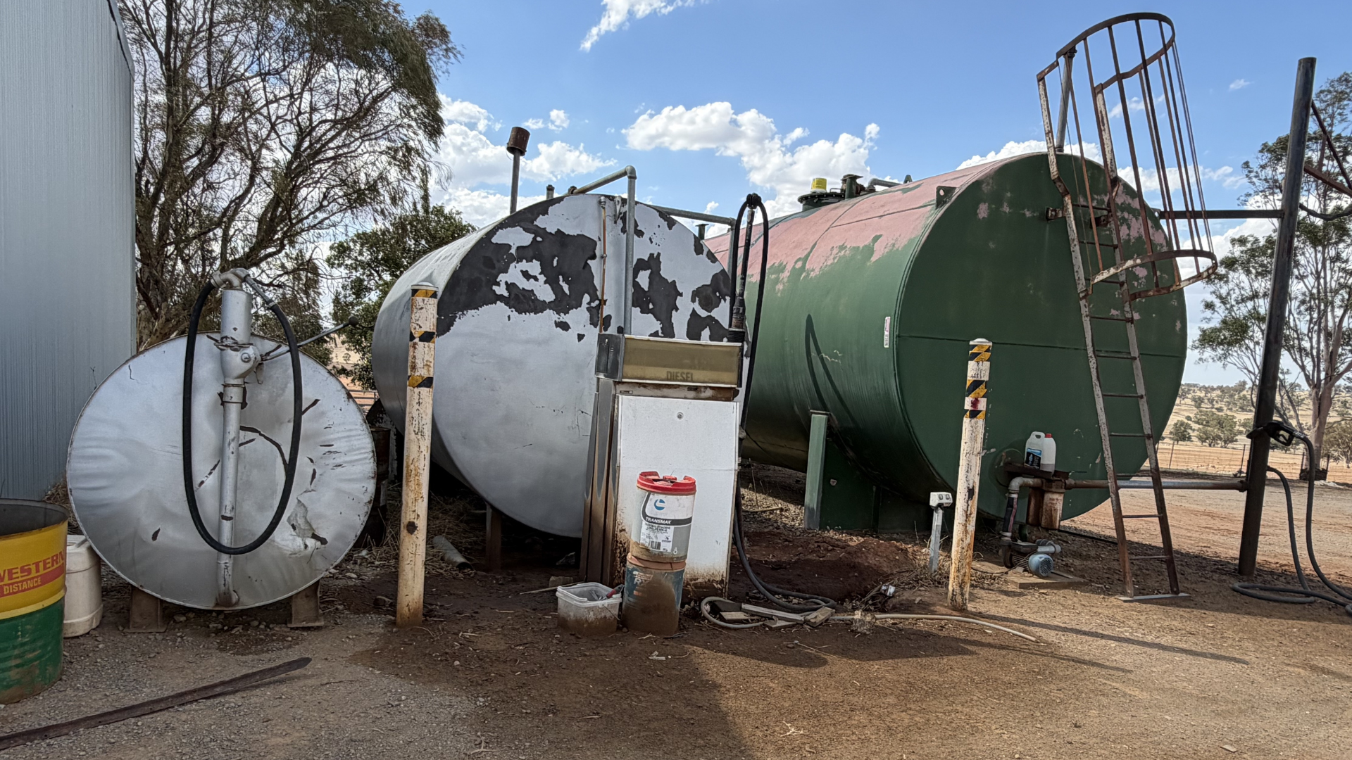 Yathella Fuel Tank Painting