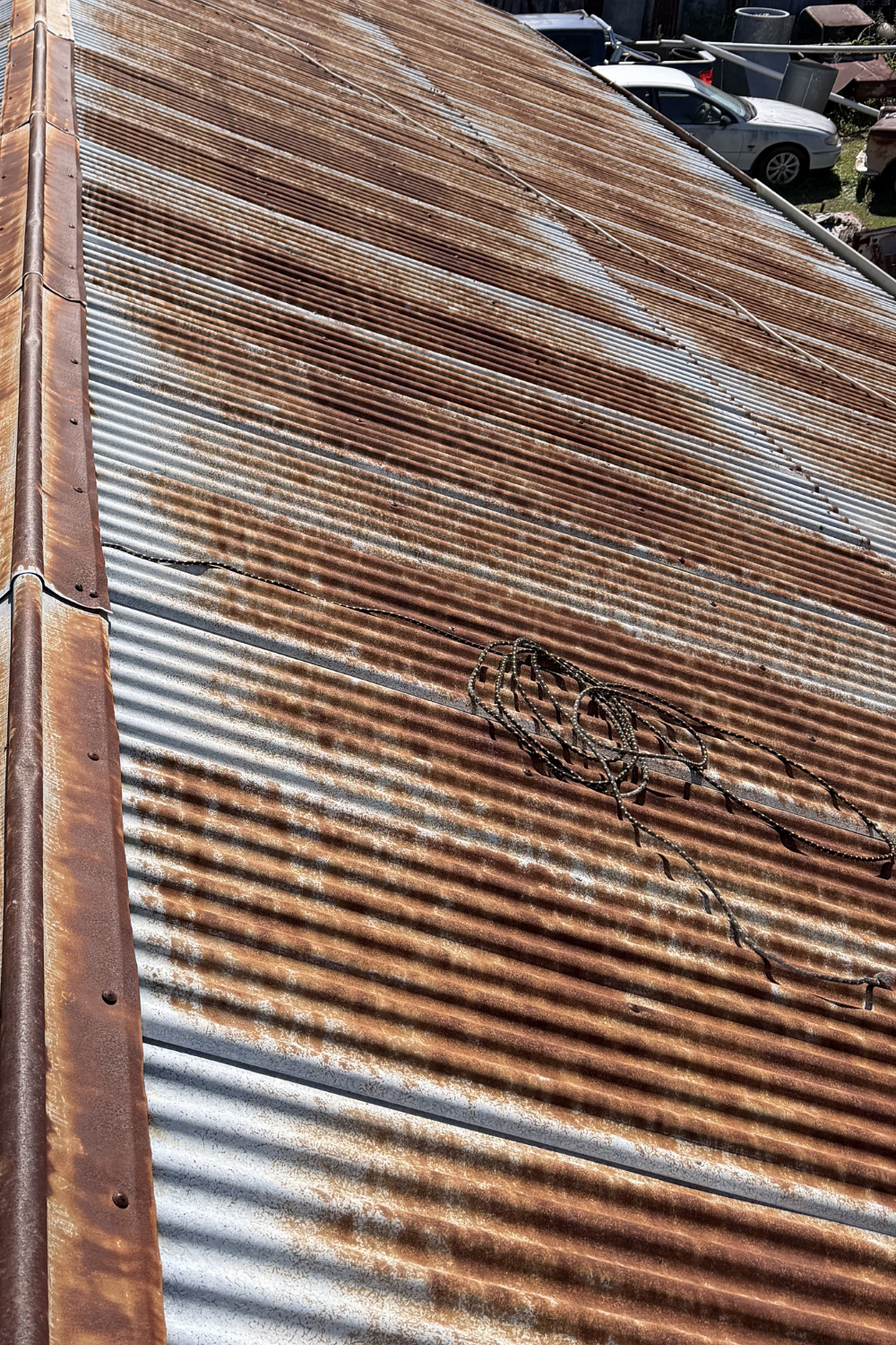 A rusty metal roof in Comet prior to painting.