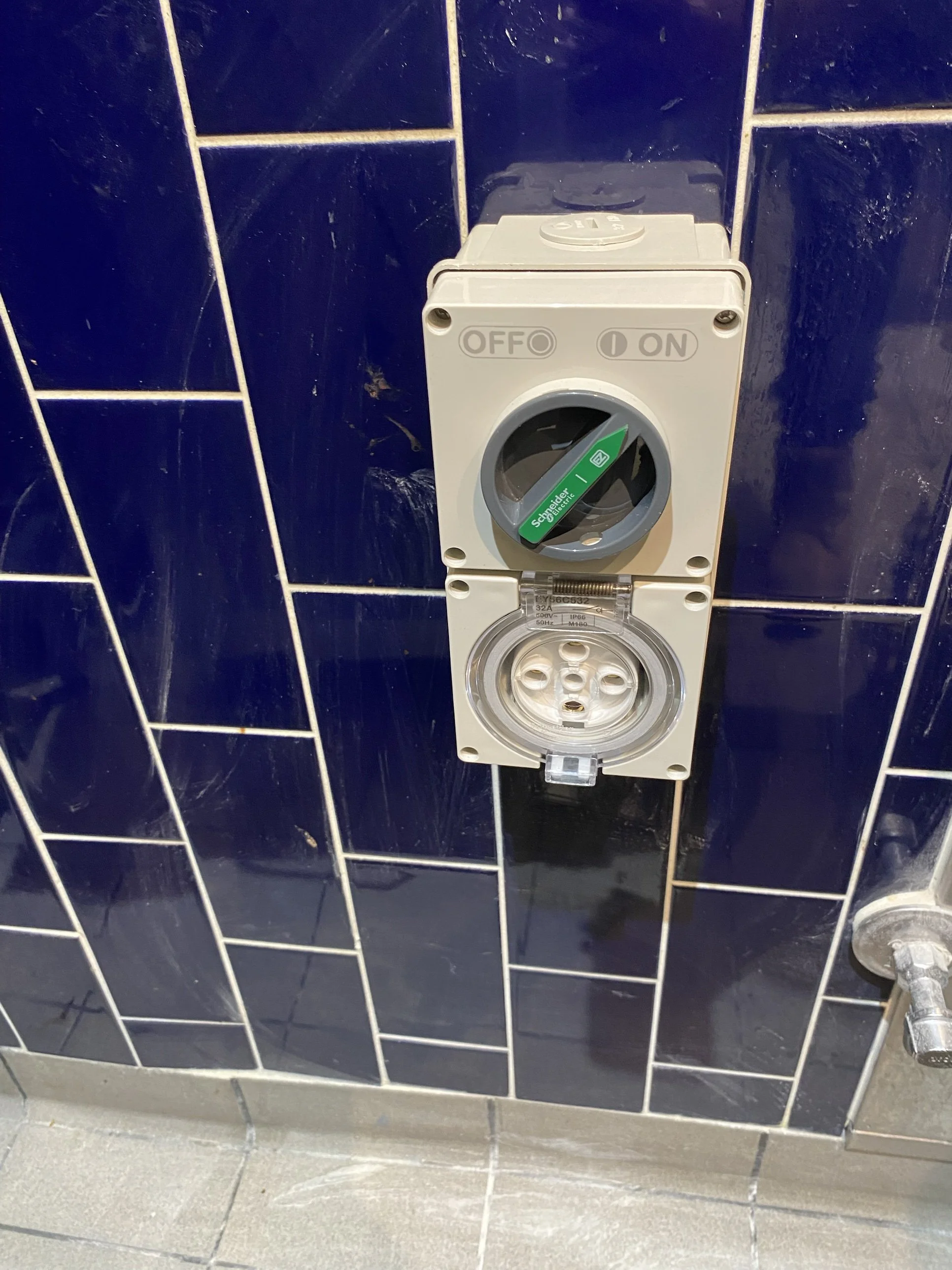 madmex-melton-32a-isolator.jpg