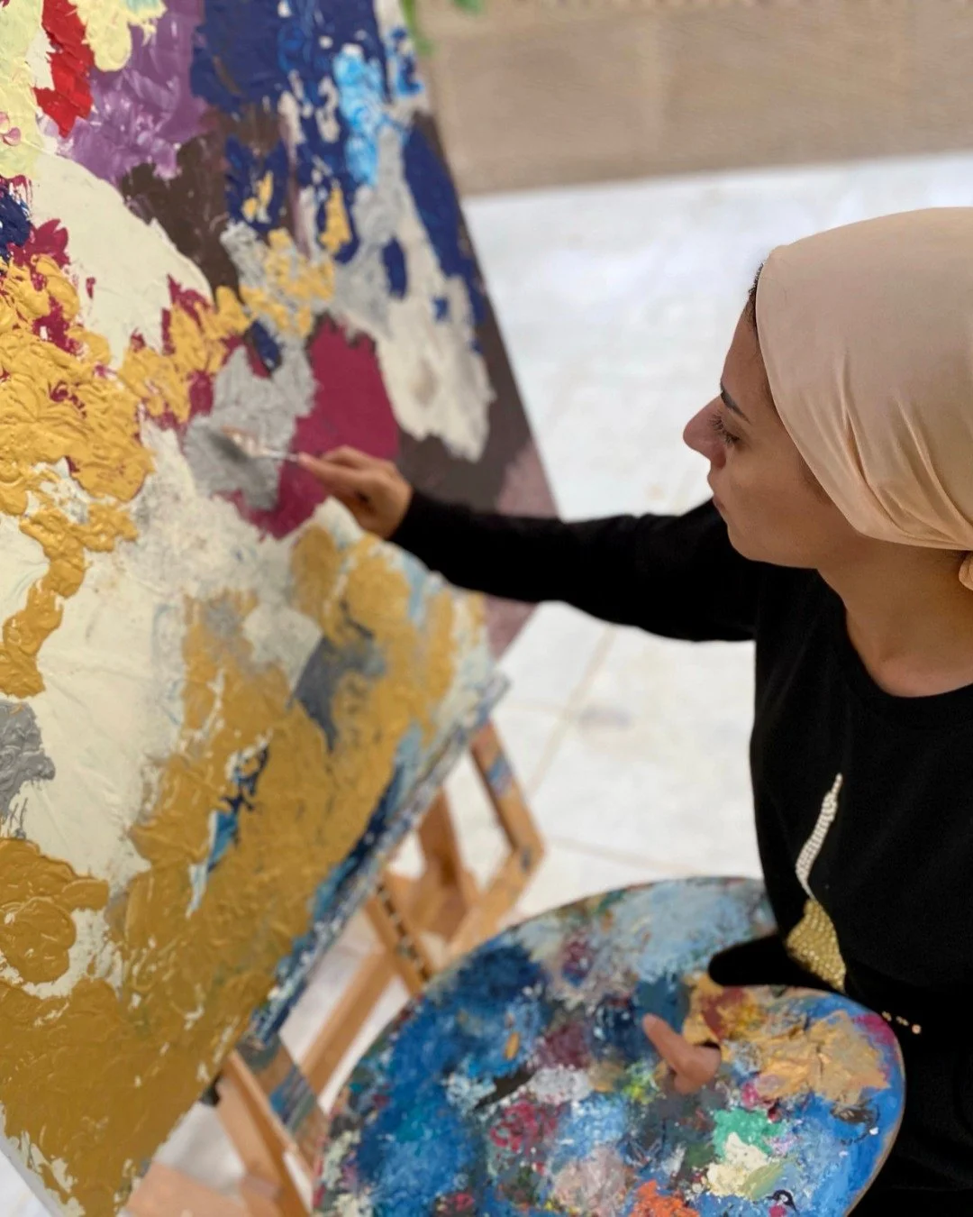 ✨ Swipe for some crunchy, satisfying textures 👉 

I LOVE building up layers of texture. For me, it&rsquo;s a freeing part of the process &mdash; like letting the canvas breathe and take on a life of its own 🎨 

.

#acrylicart #painter #paintingtext