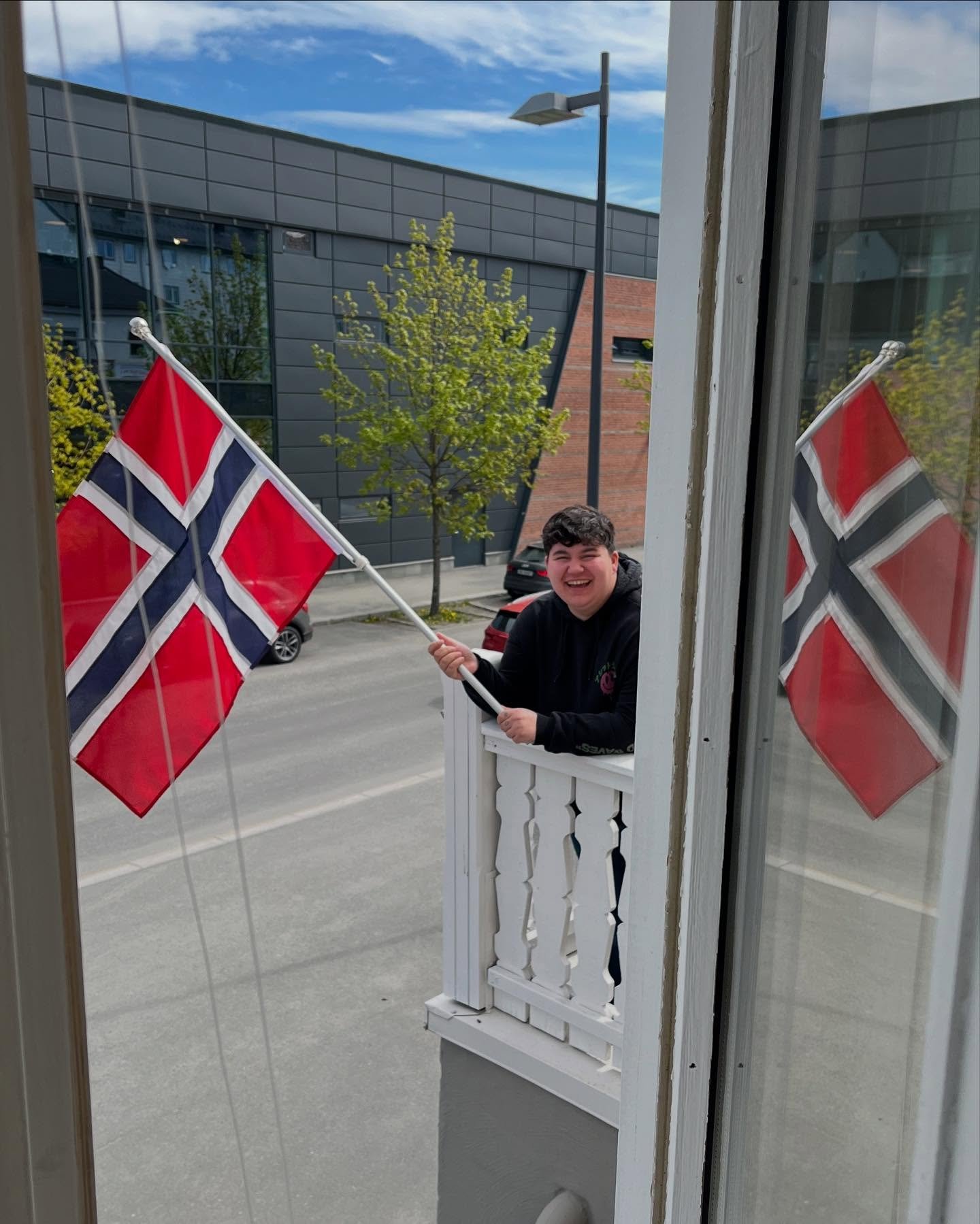 Her p&aring; Fontenehuset har vi en enhet som kalles Kj&oslash;kken og drift, de tar seg av mye mer en bare kj&oslash;kken. De driver ogs&aring; med drifts-oppgaver som f.eks &aring; sette opp flagg p&aring; flaggdager eller andre type oppgaver som k