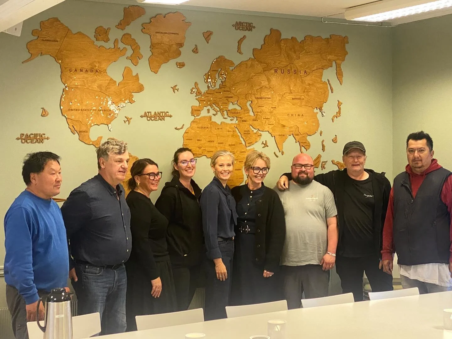 I dag hadde vi frokostbes&oslash;k av ordf&oslash;rer og varaordf&oslash;rer i Gj&oslash;vik @annebjert og @kjersti1984 og ordf&oslash;rer i Vestre Toten @tonjejahr 🧡

De ble invitert inn midt i oppussingsprosjektet v&aring;rt, og var imponert over 