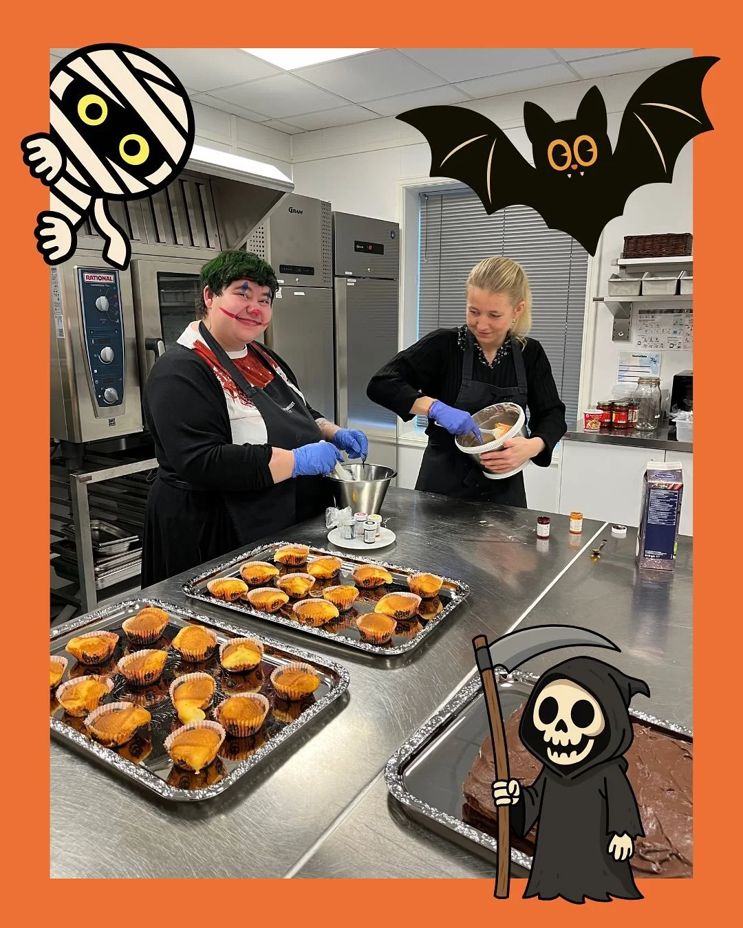 🧟&zwj;♀️Happy Halloween!🎃
Vi var tidlig ute, og feiret Halloween kombinert med familiedag p&aring; onsdag hvor b&aring;de hele huset og folk ble pyntet etter alle kunstens regler!
Det ble servert p&oslash;lsefingre, kaker med &oslash;yeepler, gifti