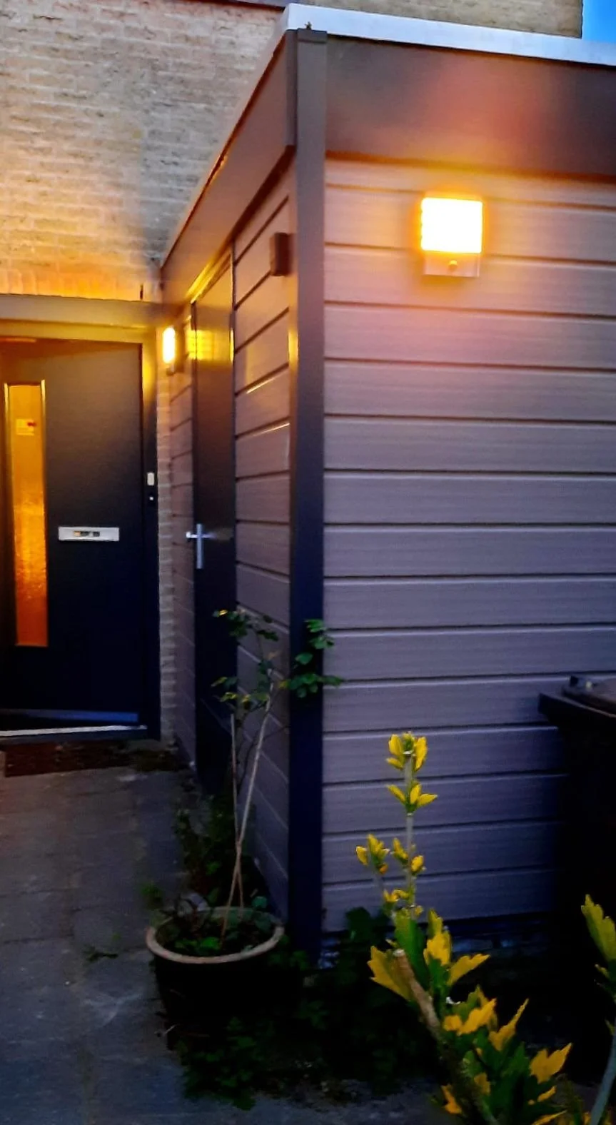 Buitenverlichting aangelegd