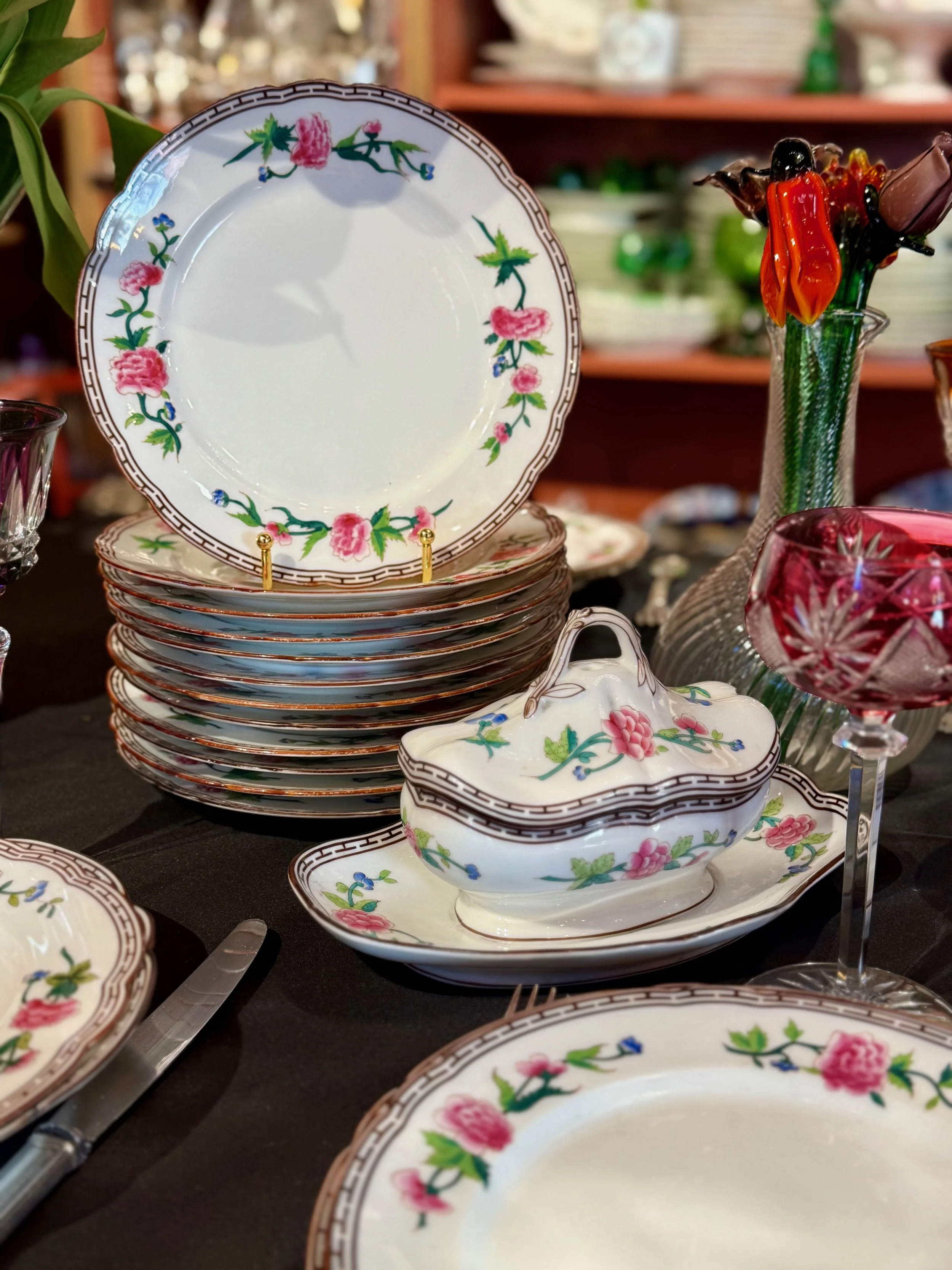 Charmant petit service en porcelaine de Limoges, XIXème siècle