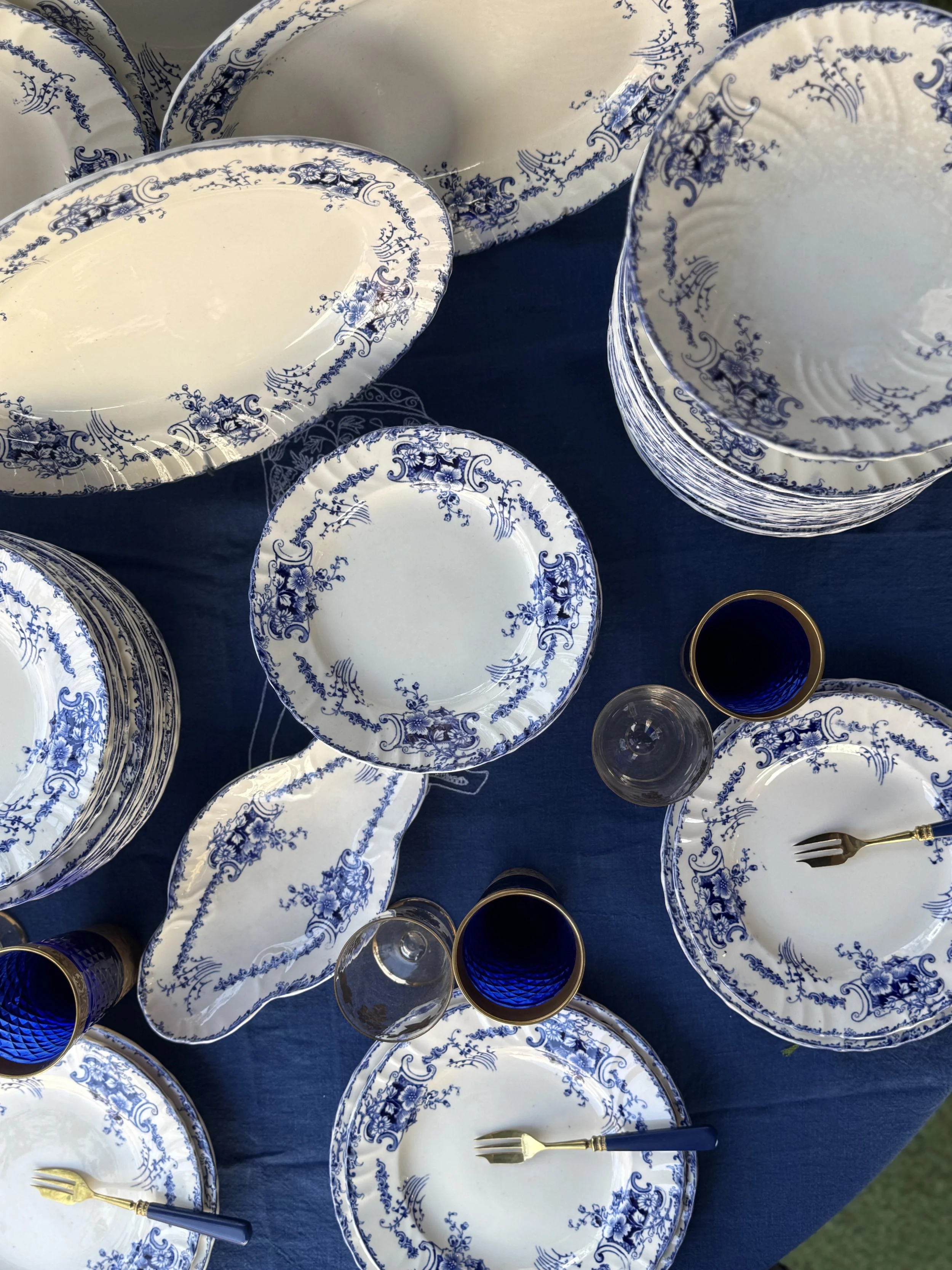 Ravissant petit service en faïence bleue Longwy, fin XIXème
