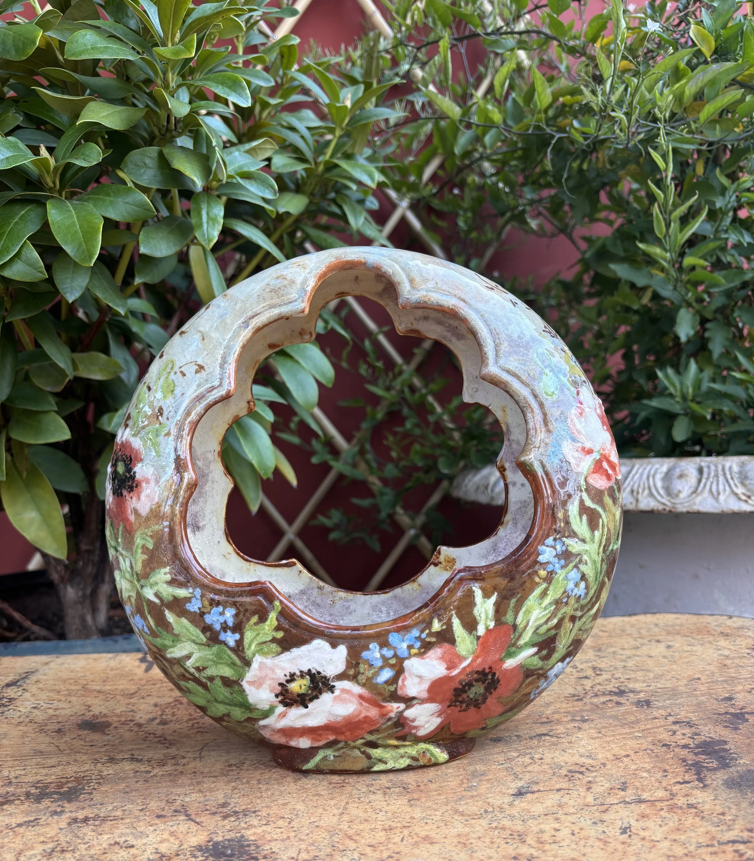 Panier en barbotine à fleurs, circa XIXème