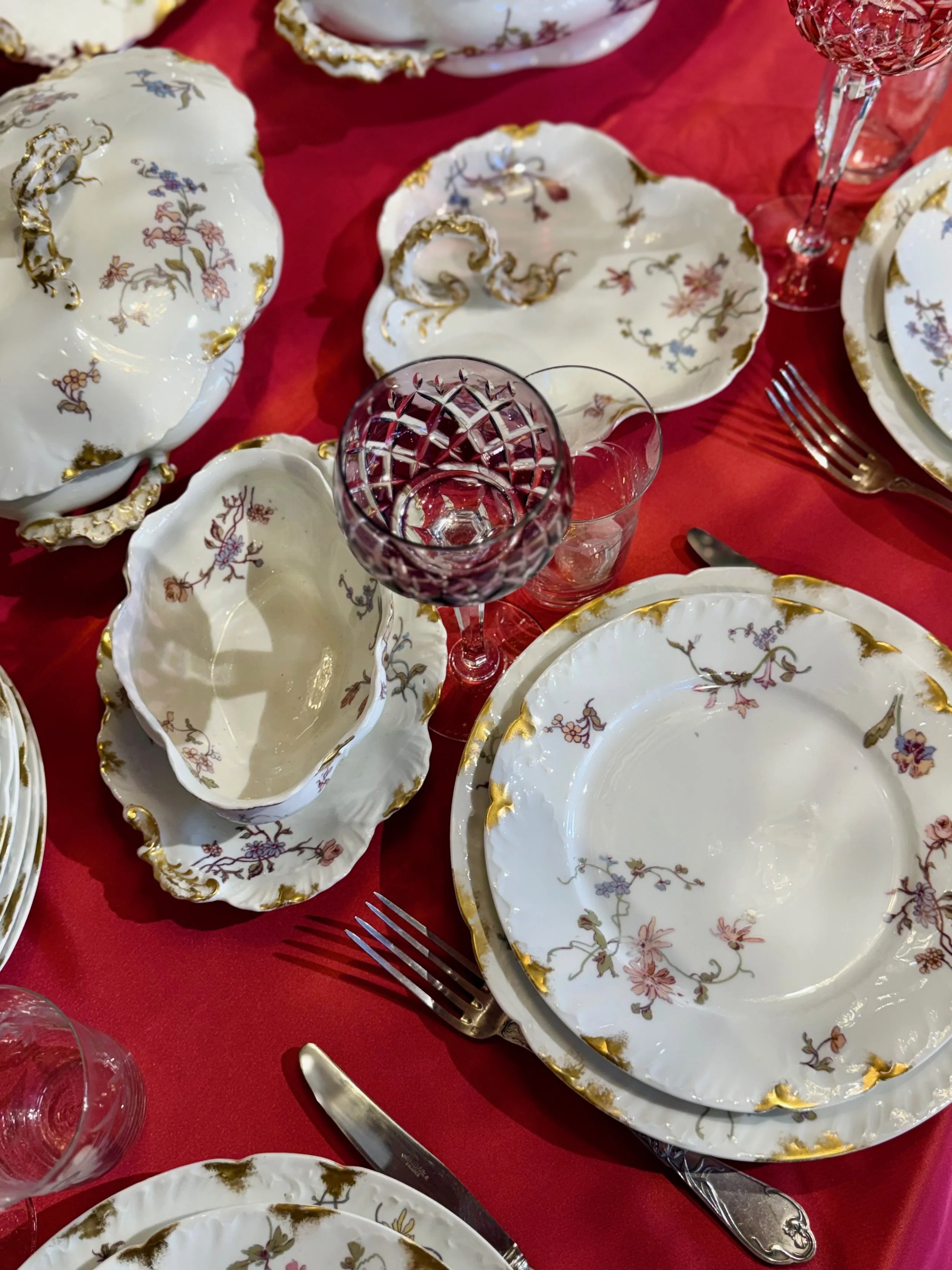 Élégant service en porcelaine de Limoges, fin XIXème