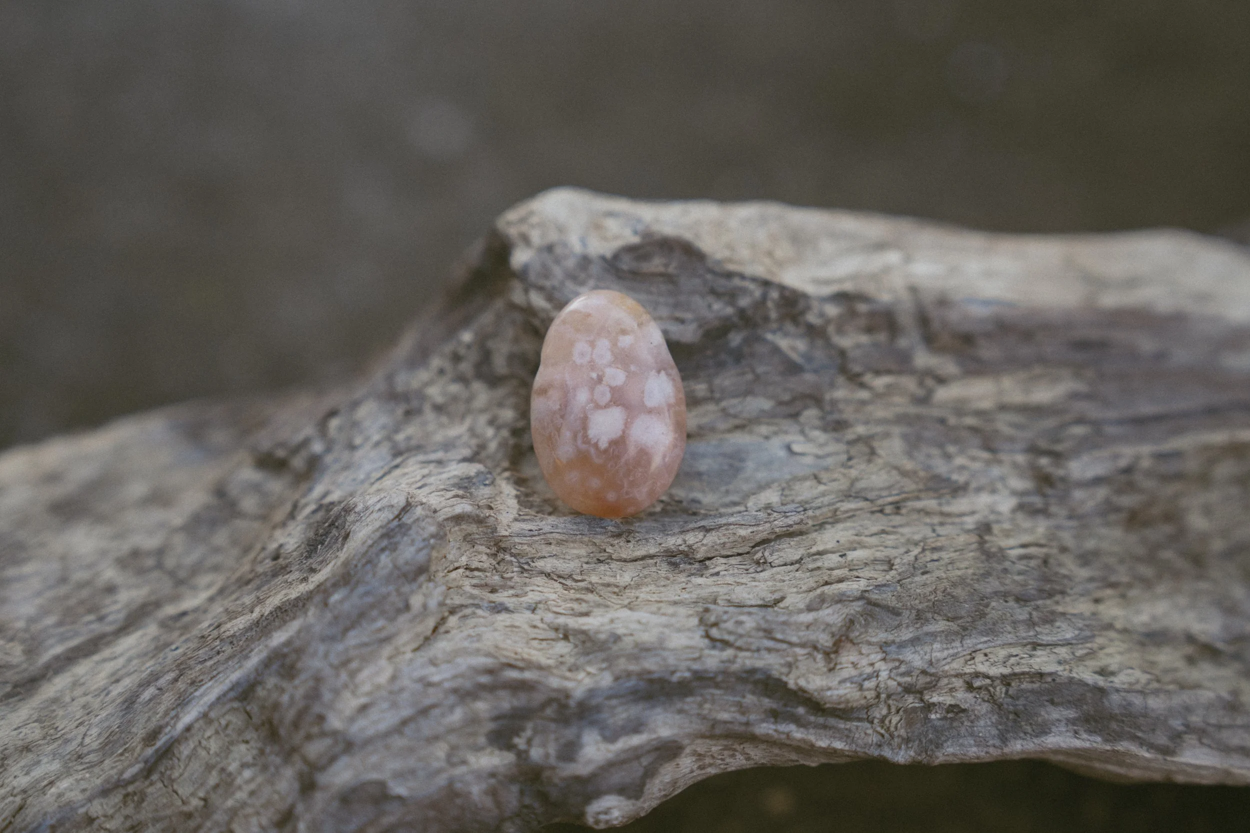 Kirschblüten Achat Trommelstein-Anhänger