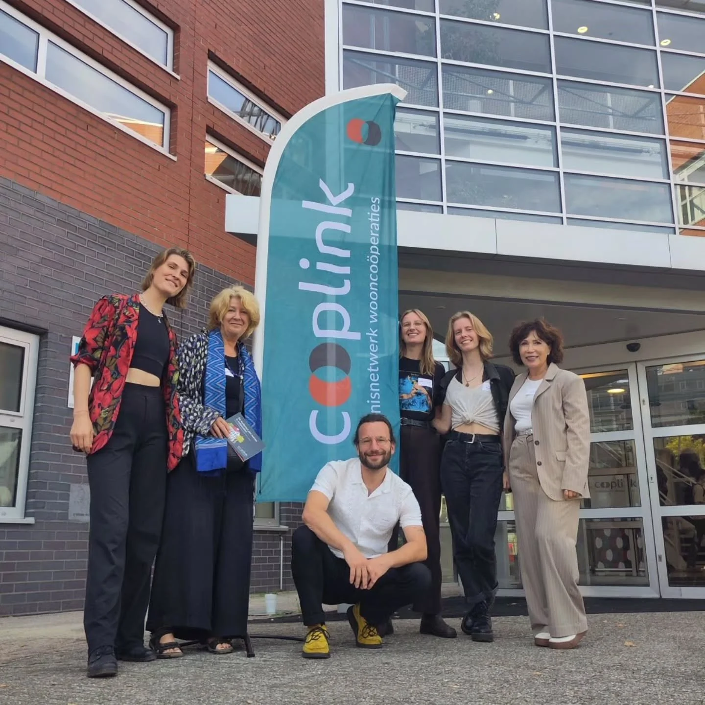 We hebben de afgelopen weken niet stilgezeten! We zijn naar de landelijke WoonCo&ouml;peratiedag geweest, Igor en Annemarie hebben een wandeling door Amsterdam Noord voor ons georganiseerd, en we mochten voor onze themasessie over leden en woningen g