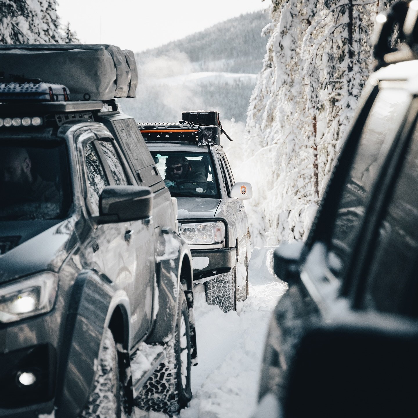 Follow the path &ndash; here are some of the crew&rsquo;s cars that took part in our most recent snow adventure

#overland #overlanding #overlandinglife #overlandingvehicles #offroad #offroad4x4 #offroding #snow #snowwheeling #snowdriving #snowadvent