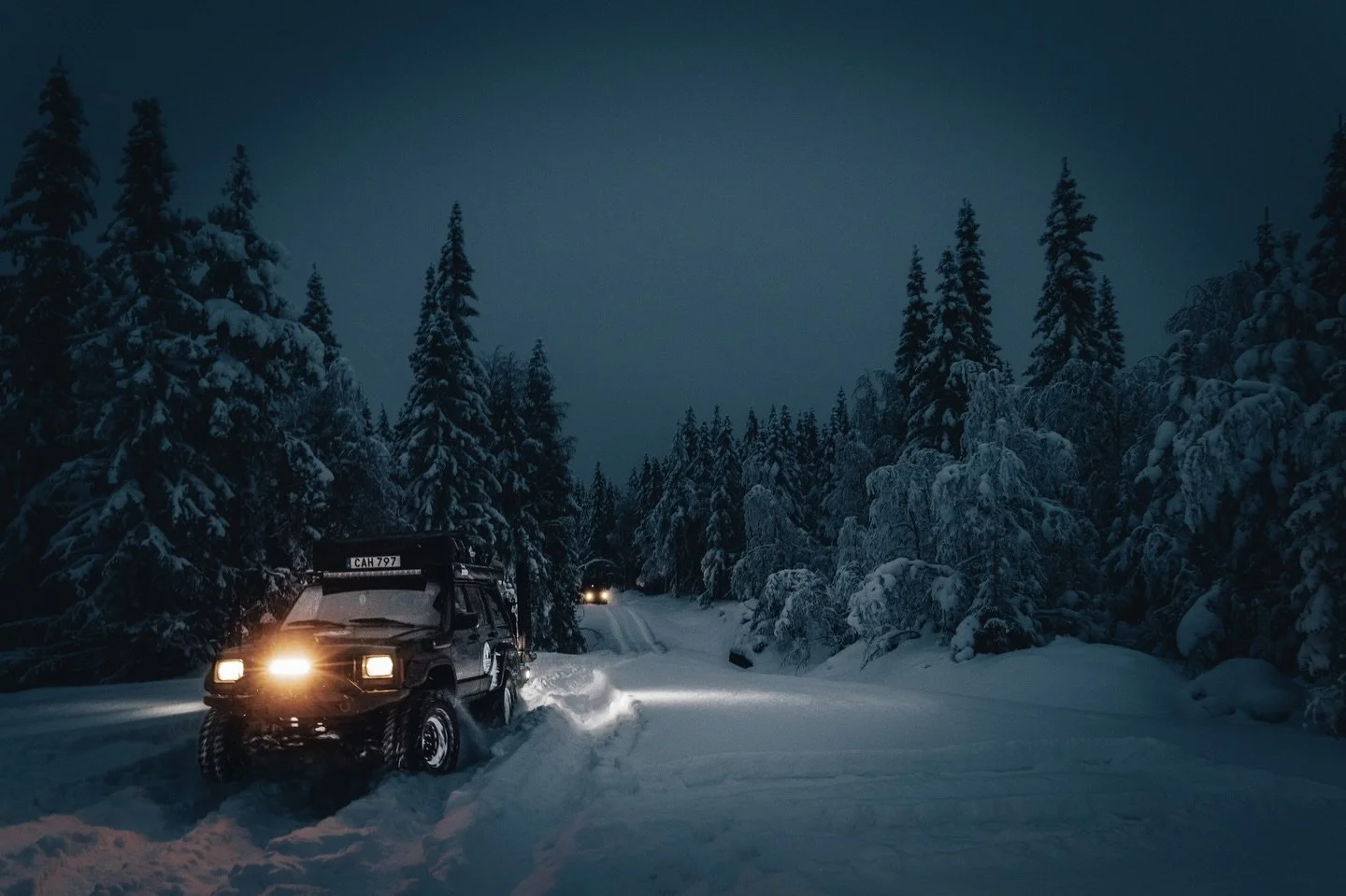 As you get closer, it all starts to reveal itself @nordic4x4solutions #snowwheeling #adventureland #guidedtour #visitsweeden  #overlandadventure