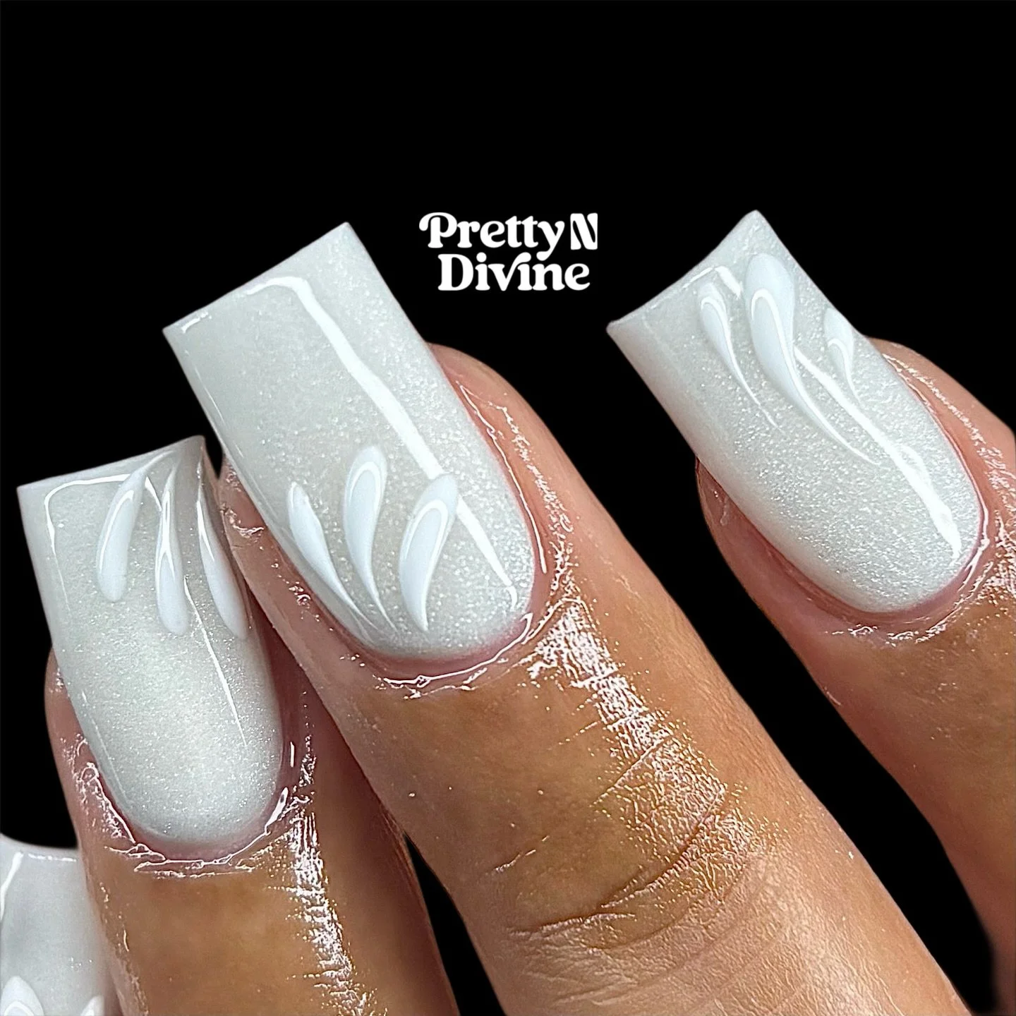 🥛🥛🥛
@shopagaloreco 
&ldquo;moonlight silver&rdquo; cat eye 
non wipe 3d gel 
code PRETTY