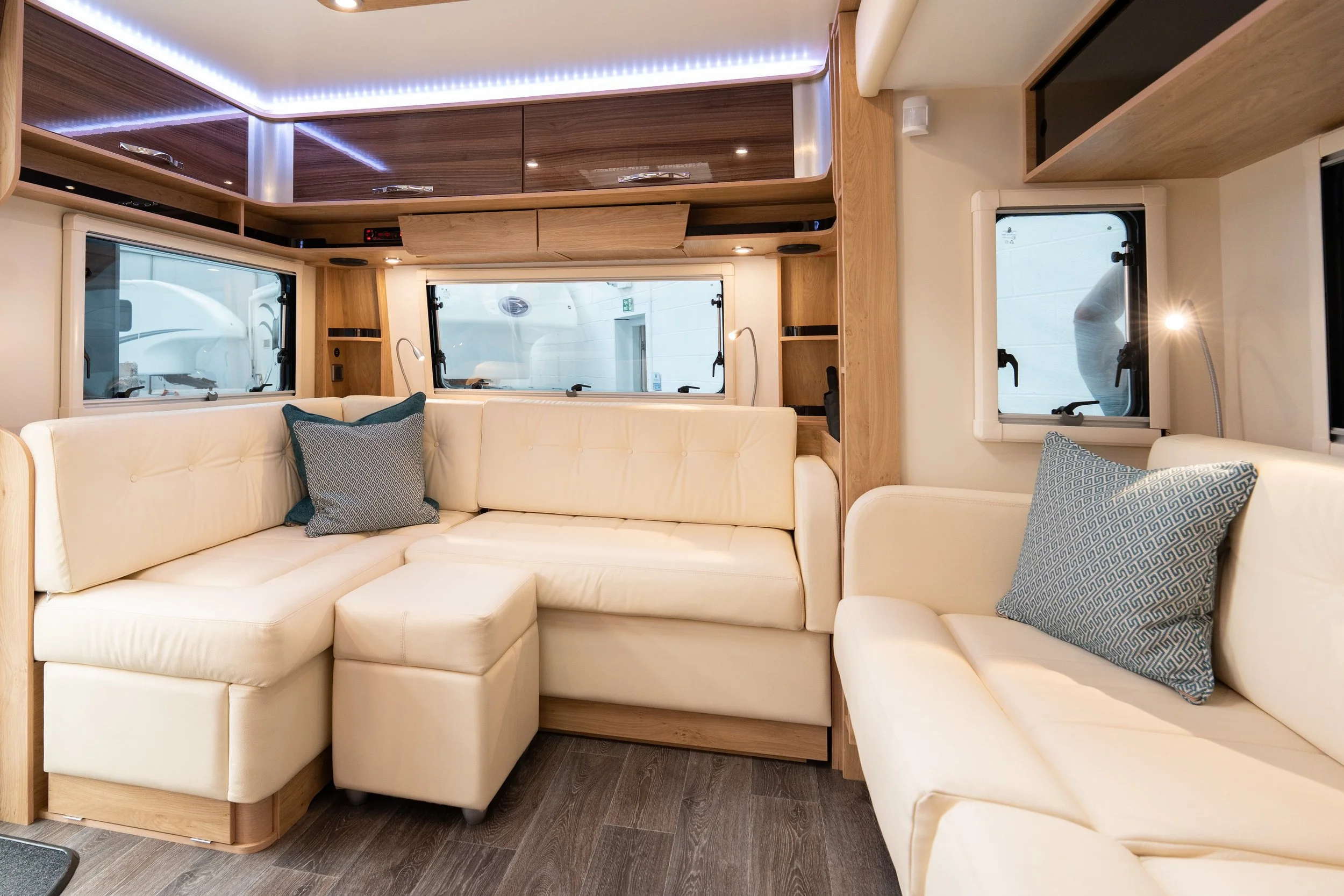 Approved Used 2021 INOS Caravan - Cream Leather-16.jpg