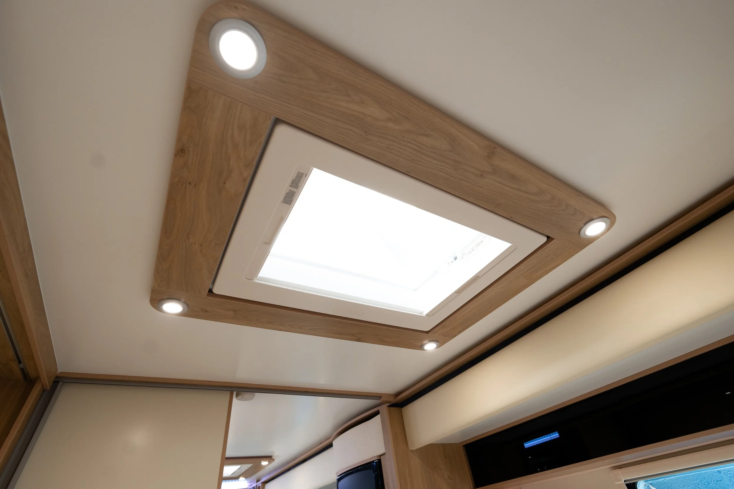 Approved Used 2021 INOS Caravan - Cream Leather-10.jpg