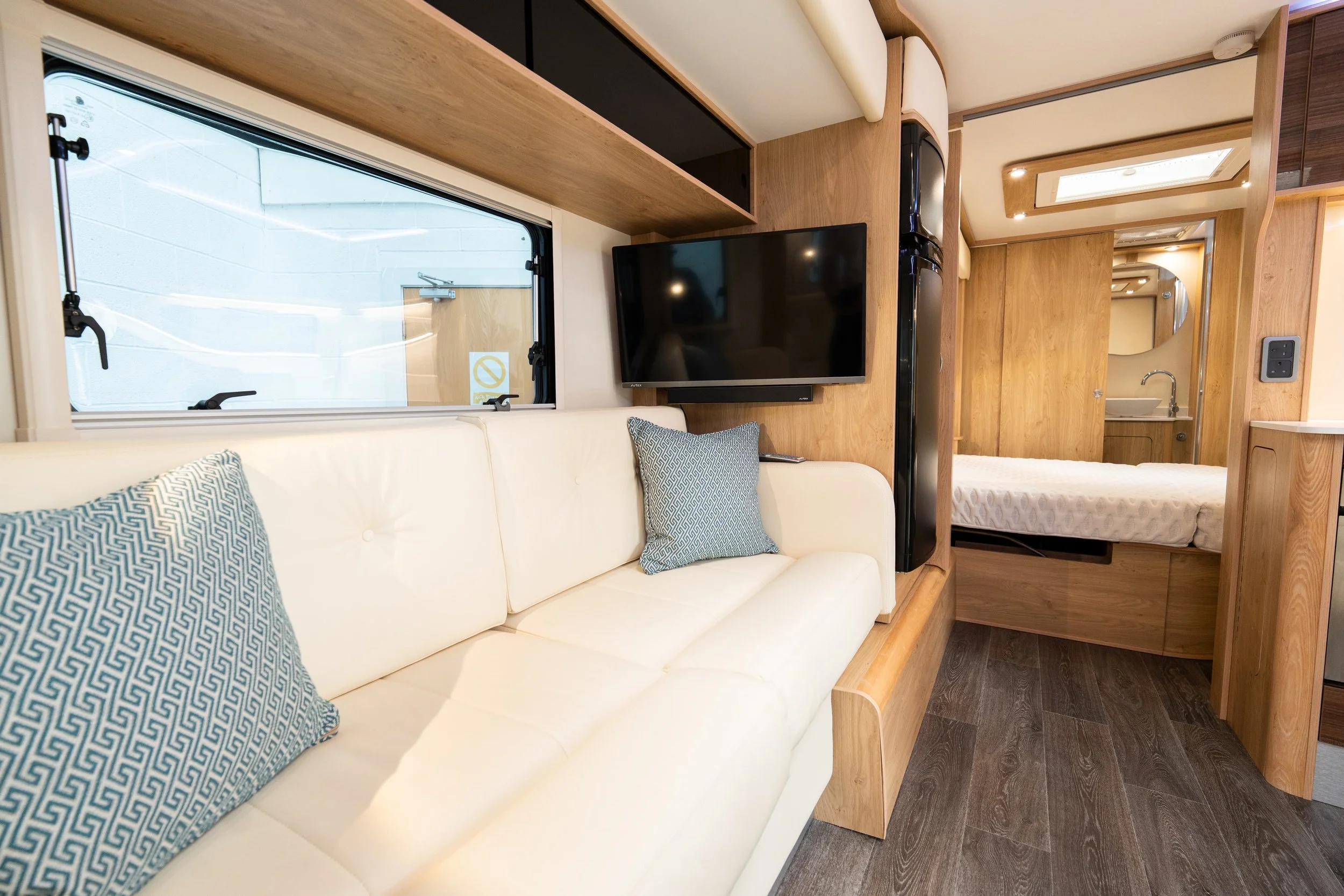Approved Used 2021 INOS Caravan - Cream Leather-19.jpg
