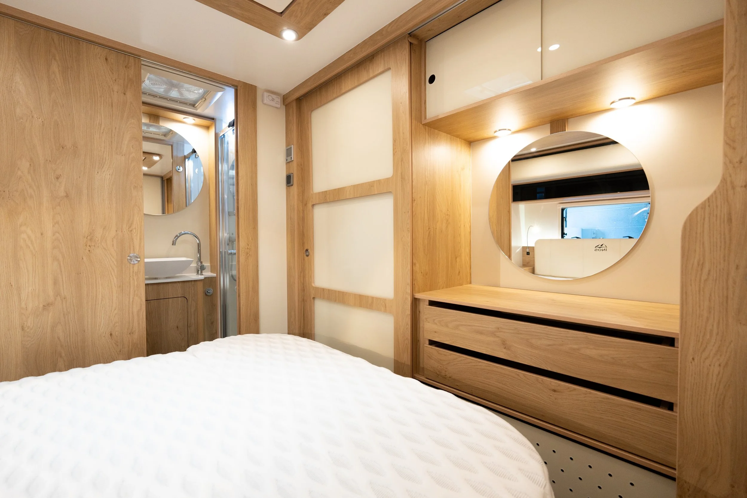 Approved Used 2021 INOS Caravan - Cream Leather-3.jpg