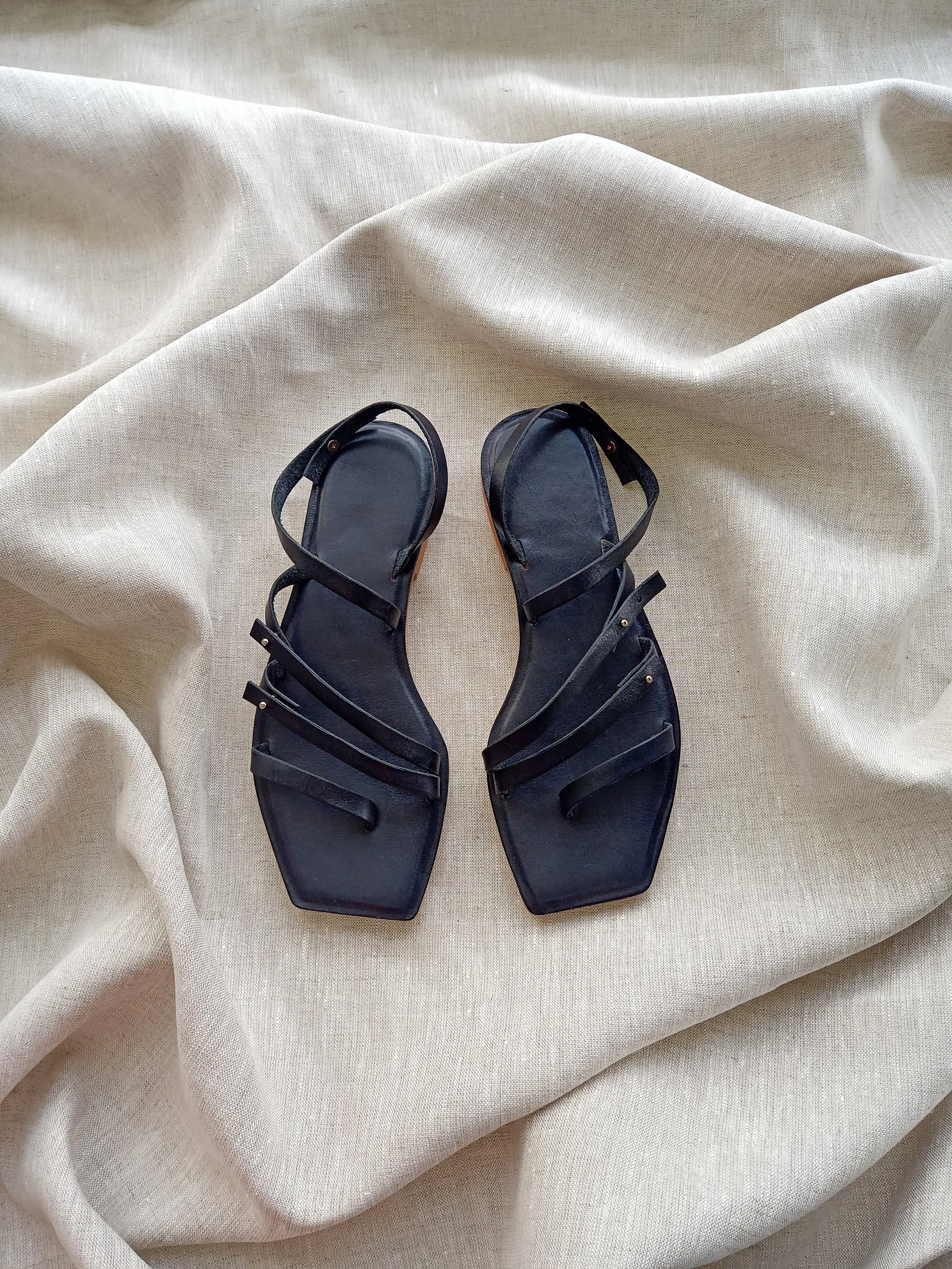 Handmade adjustable veg-tanned leather sandals - Denim Blue