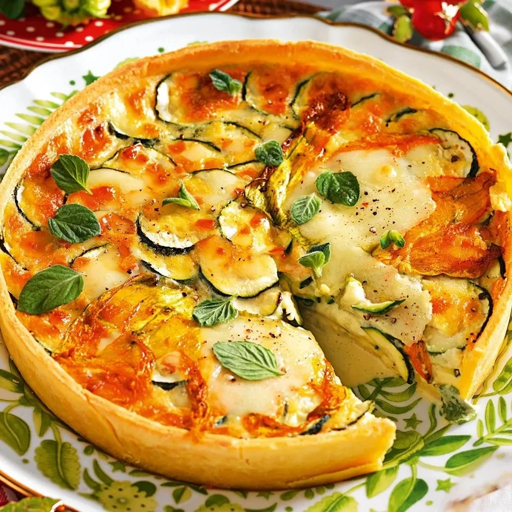 TORTA-SALATA-DI-ZUCCHINE,-FIORI-DI-ZUCCA-E-SCAMORZA.jpeg