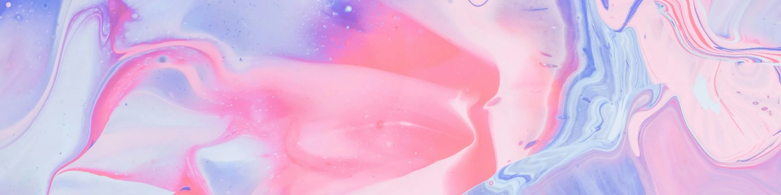 Un fond coloré en nuances de rose, violet, et blanc avec un effet marbré.