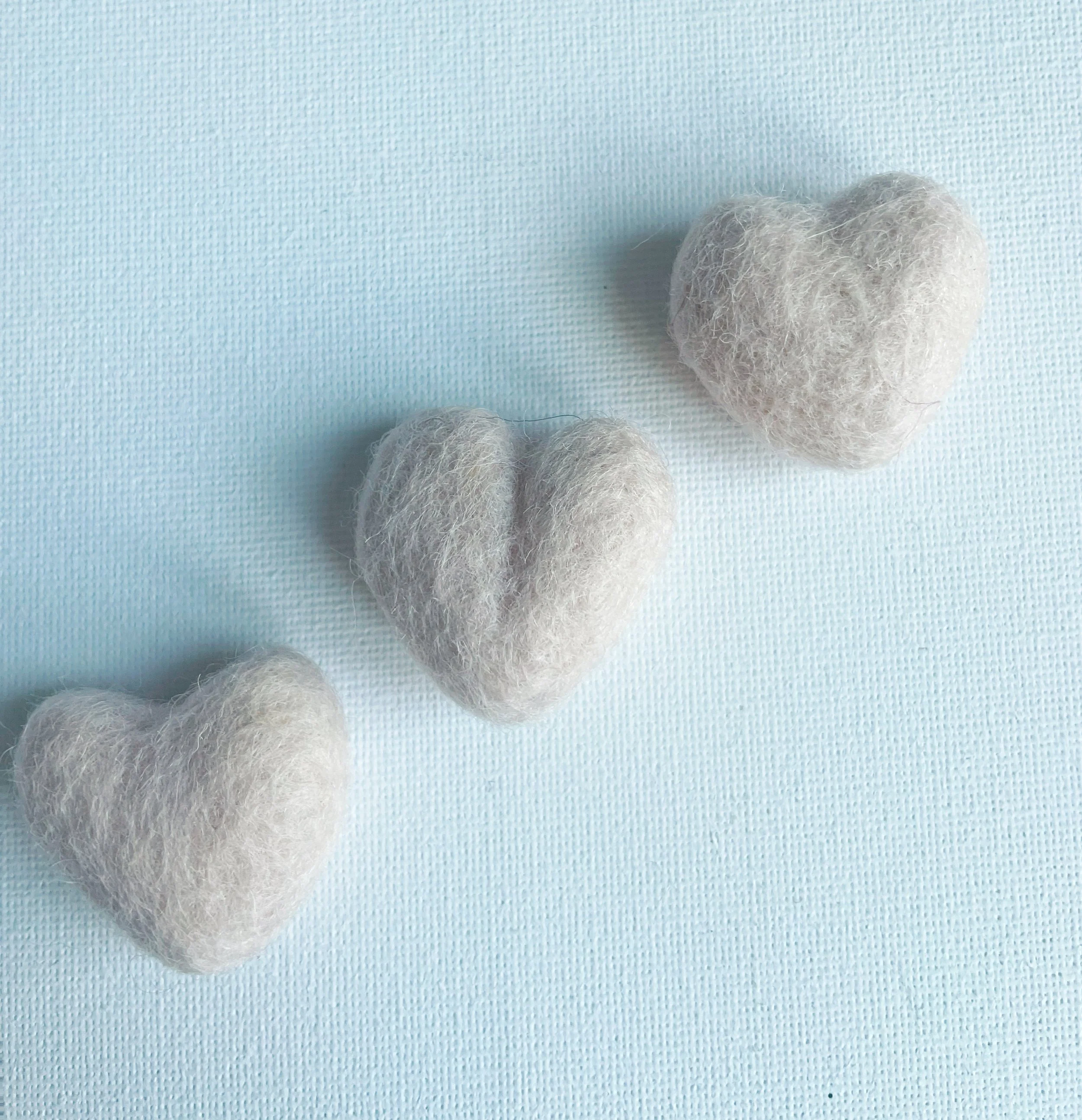 100% Wool Felt hearts- 2cm - Baby Pink, 1 count
