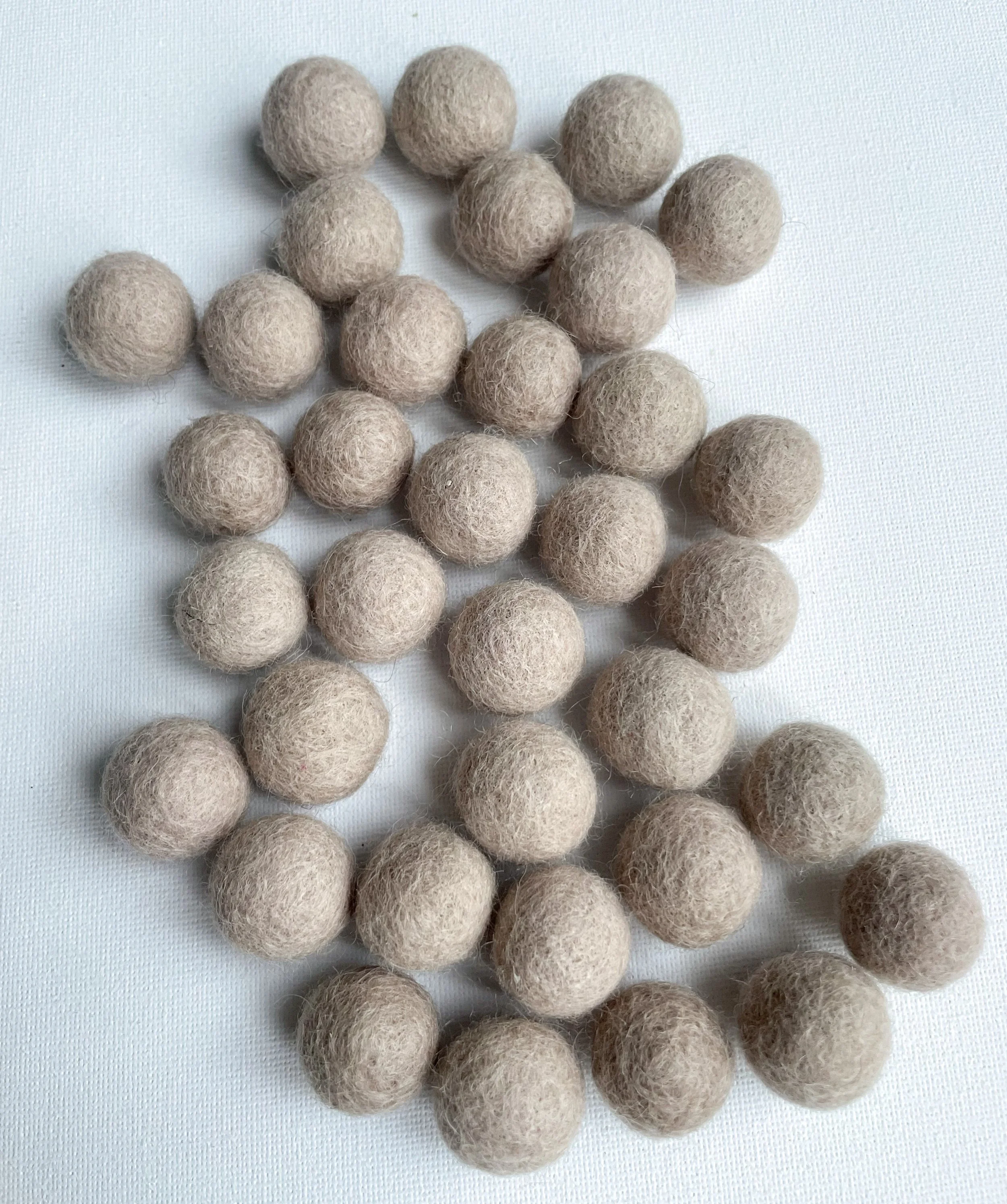 100% Wool Felt Balls - 2.5cm - Light Latte Brown