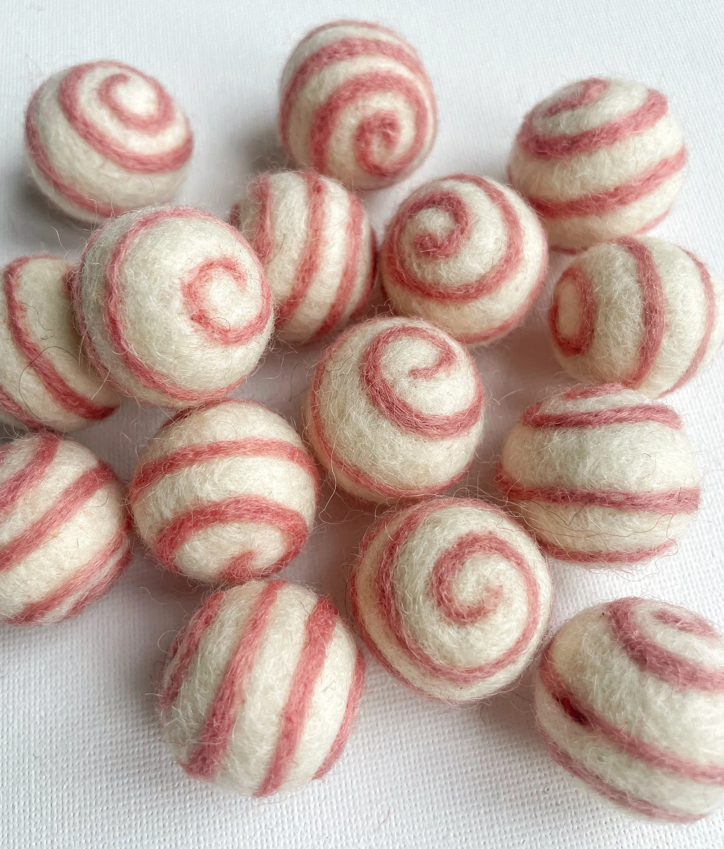 100%  Wool Ivory Felt Balls with Dusty Rose Pink  Swirl - approx 2.5cm (Copy)