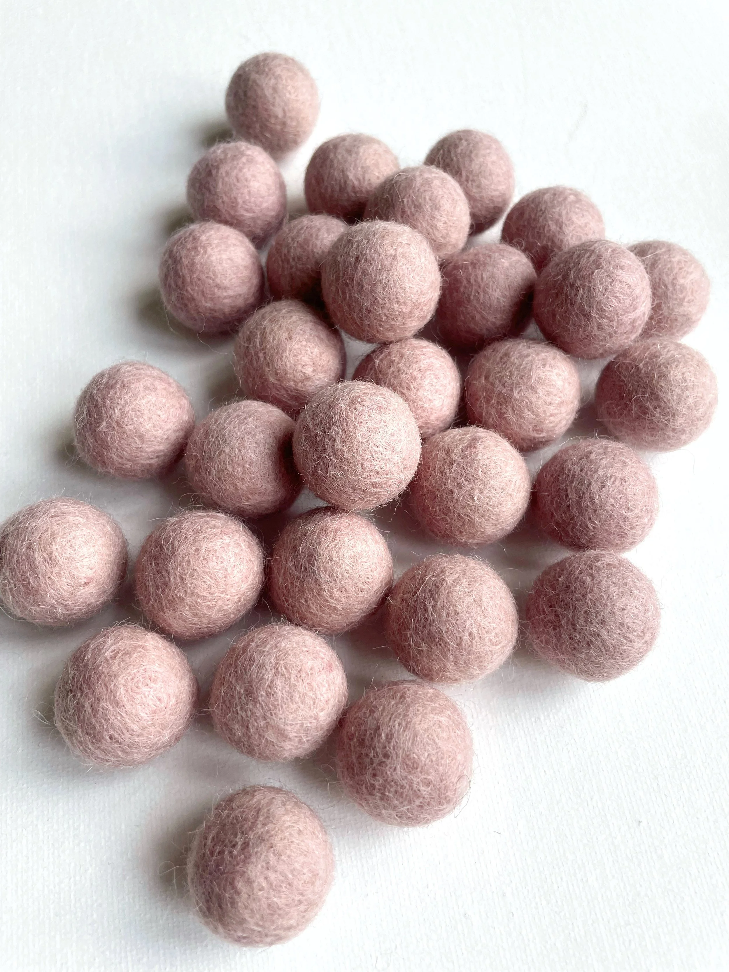 100%  Wool Felt Balls - 2.5cm Pale Dusty Pink, 1 count