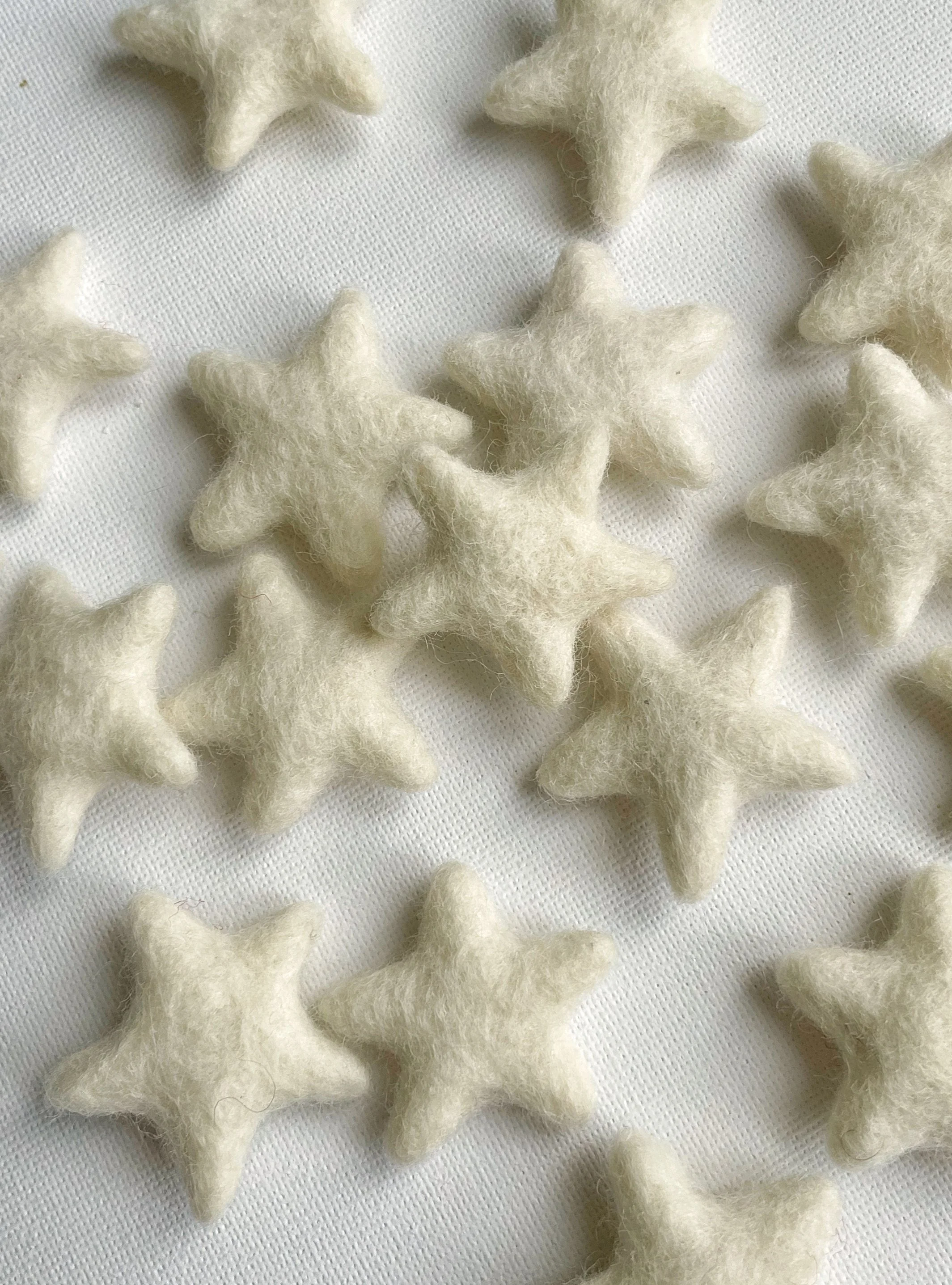100% Wool Felt stars- approx 3.5cm - Ivory,  1 count