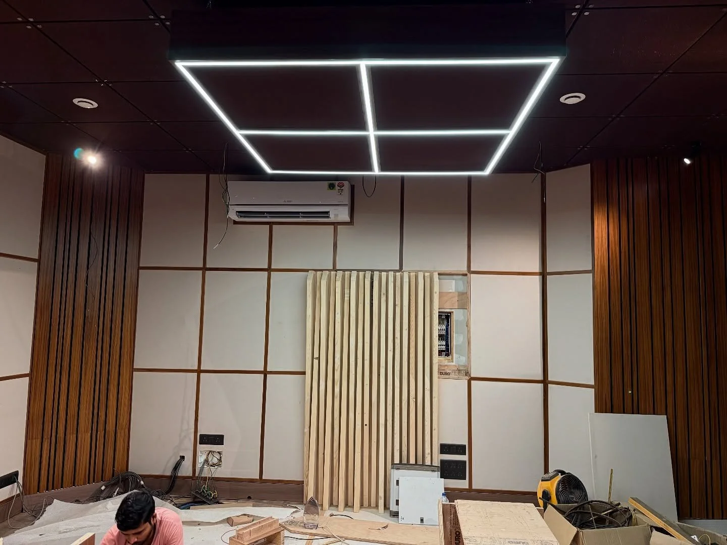 Let there be Light! 

#studio #recordingstudio #recordingstudioindia #studiocontrolroom #cloud #studiocloud #delhistudio #elfstudios