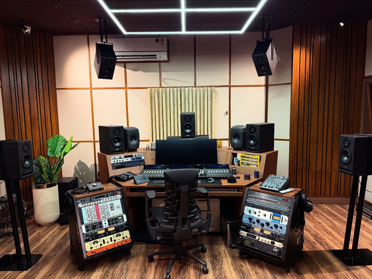 YOU are in control! 

The control desk at Elf Studios is ready to take your music to the next level! Your vision is our mission. Come over and pay us a visit! 

#recordingstudios #musicstudio #recordingstudios #dolbyatmos #musiclife #musicproducers