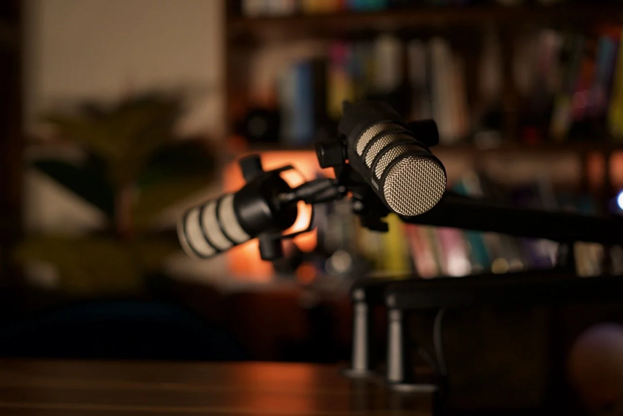 to microphones facing away from each other